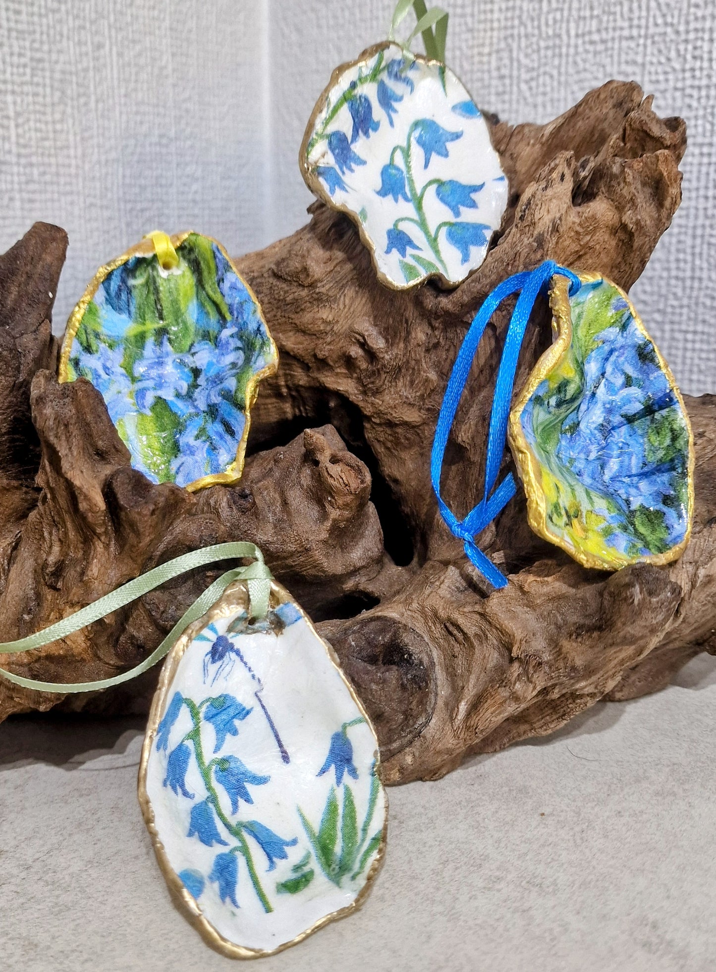 Christmas Ornaments 4 x Bluebells Shell Decoration Ribbon
