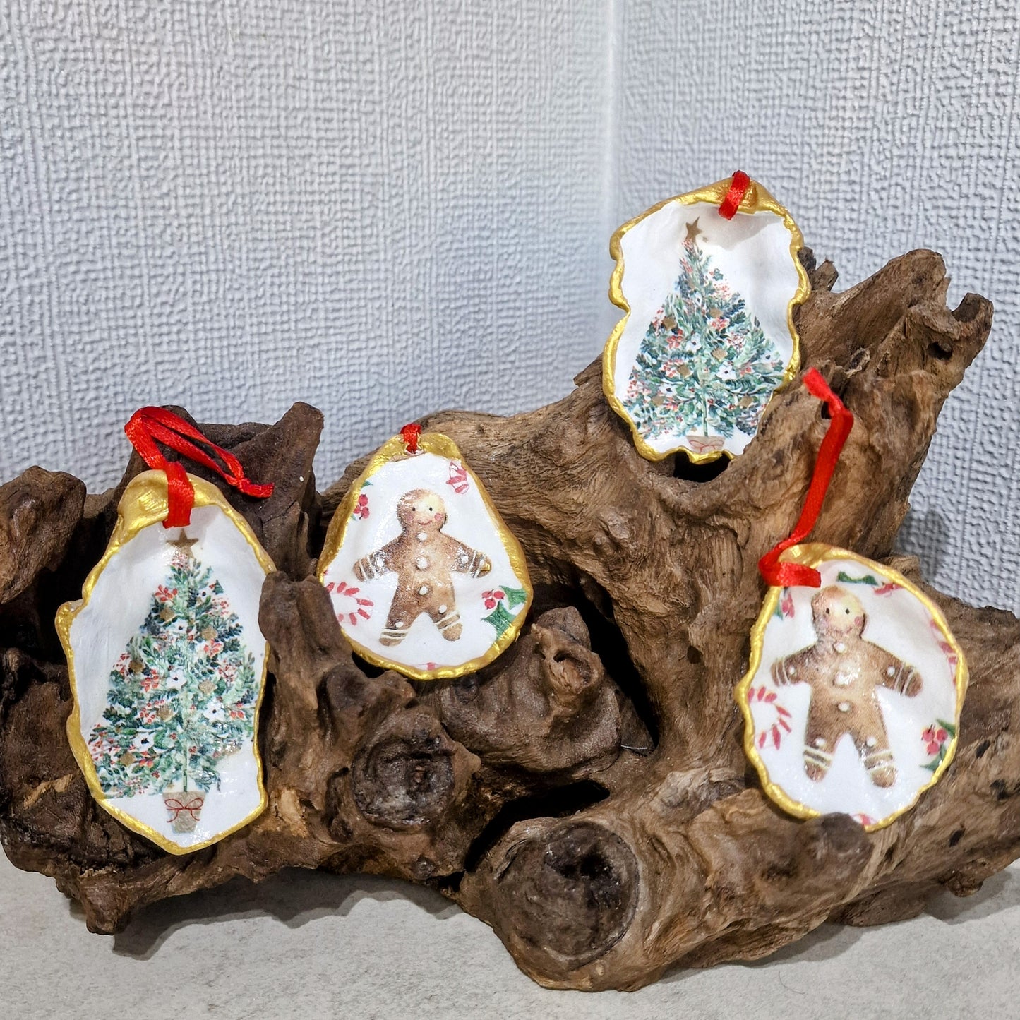 Christmas Ornaments 4 x Xmas Tree Gingerbread Man Shell Decoration Ribbon