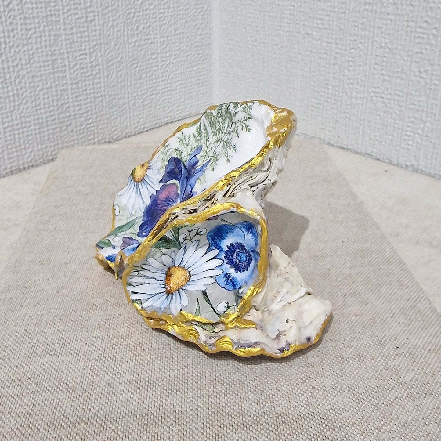 Special Shell Iris Daisy Flower Cluster Oyster Shell Trinket Dish