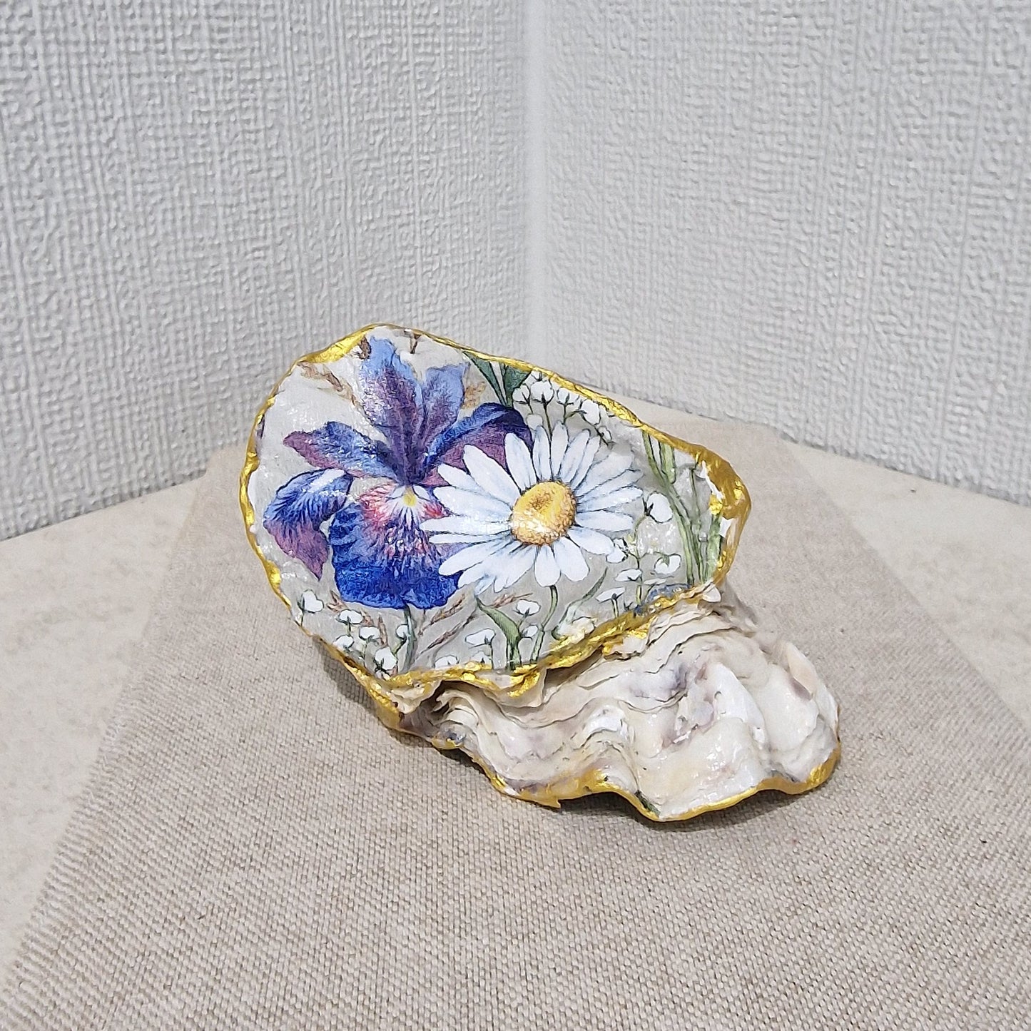 Special Shell Iris Daisy Flower Cluster Oyster Shell Trinket Dish