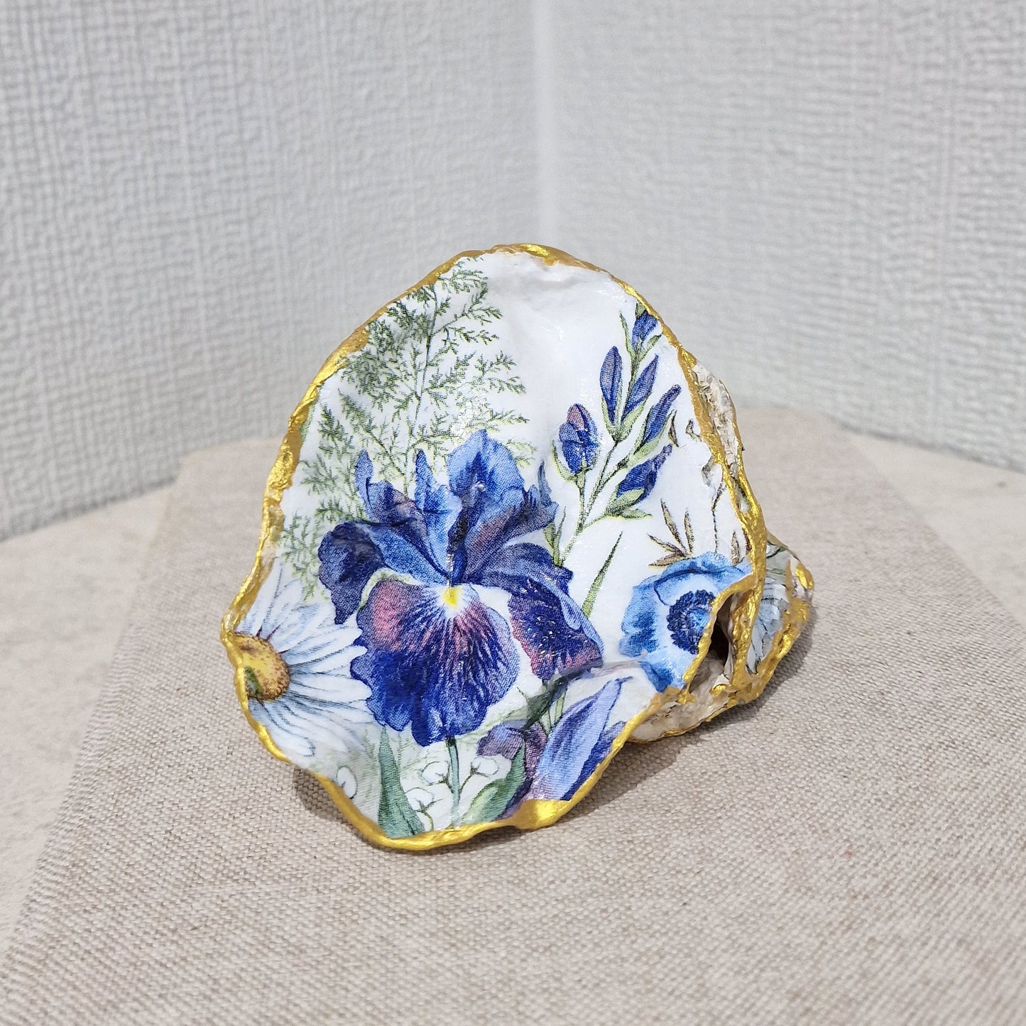 Special Shell Iris Daisy Flower Cluster Oyster Shell Trinket Dish