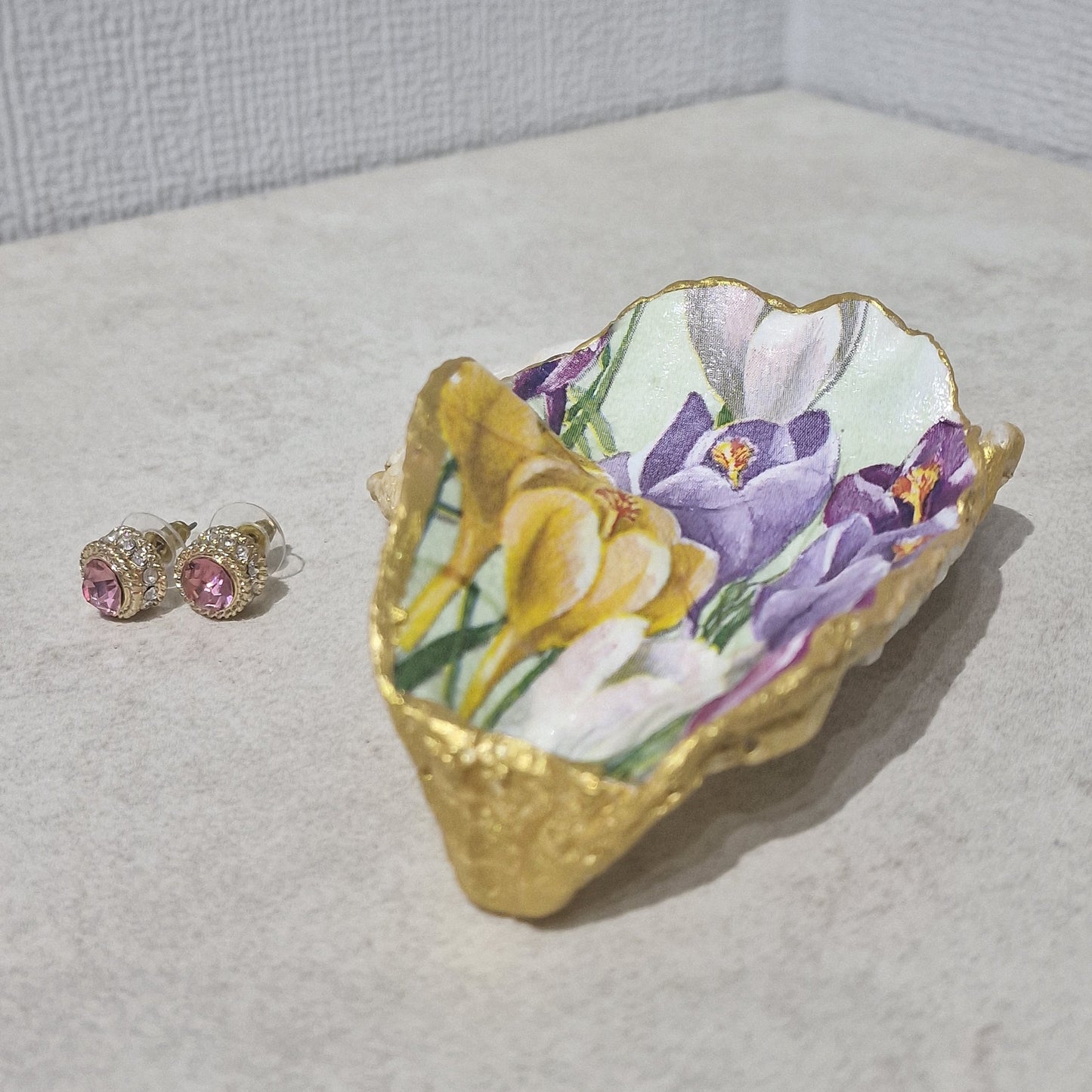 NEW Spring Flowers Crocus Oyster Shell Trinket Dish Jewellery Holder Gift