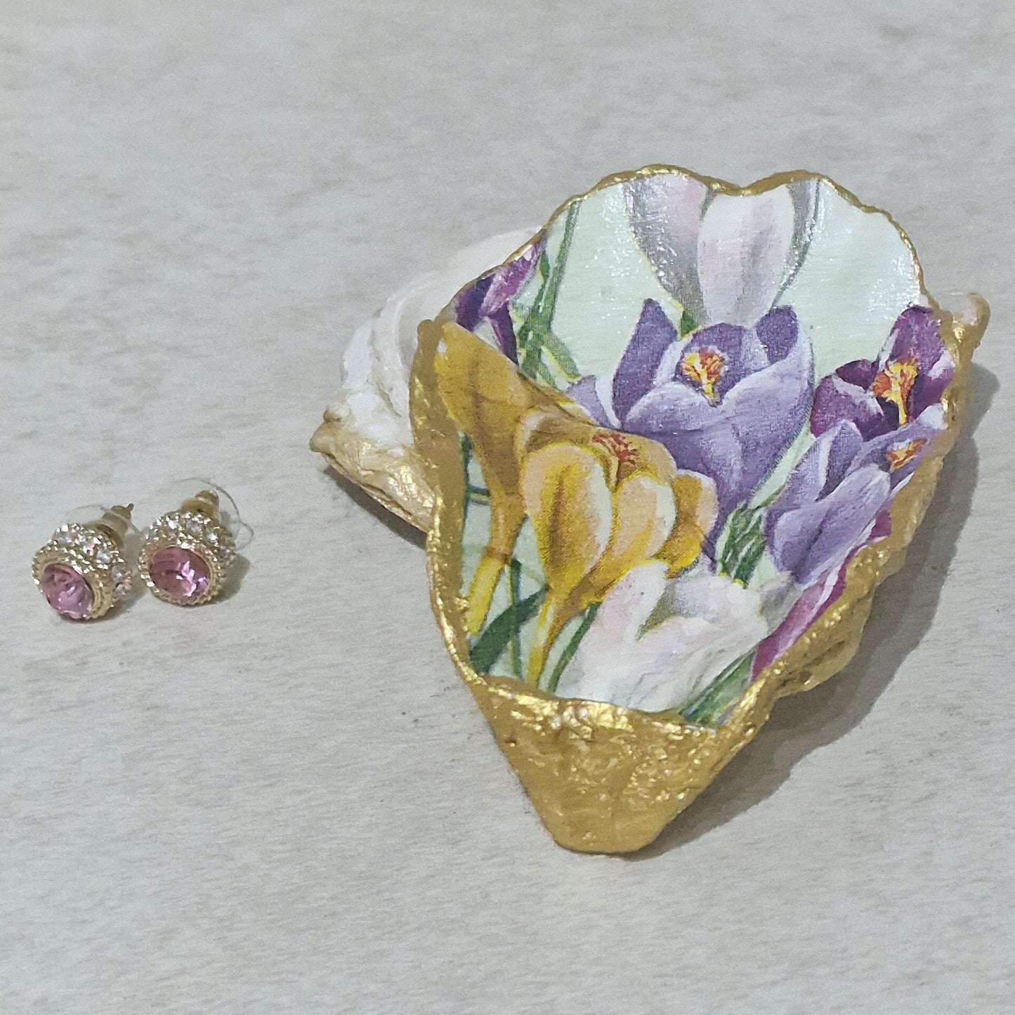 NEW Spring Flowers Crocus Oyster Shell Trinket Dish Jewellery Holder Gift