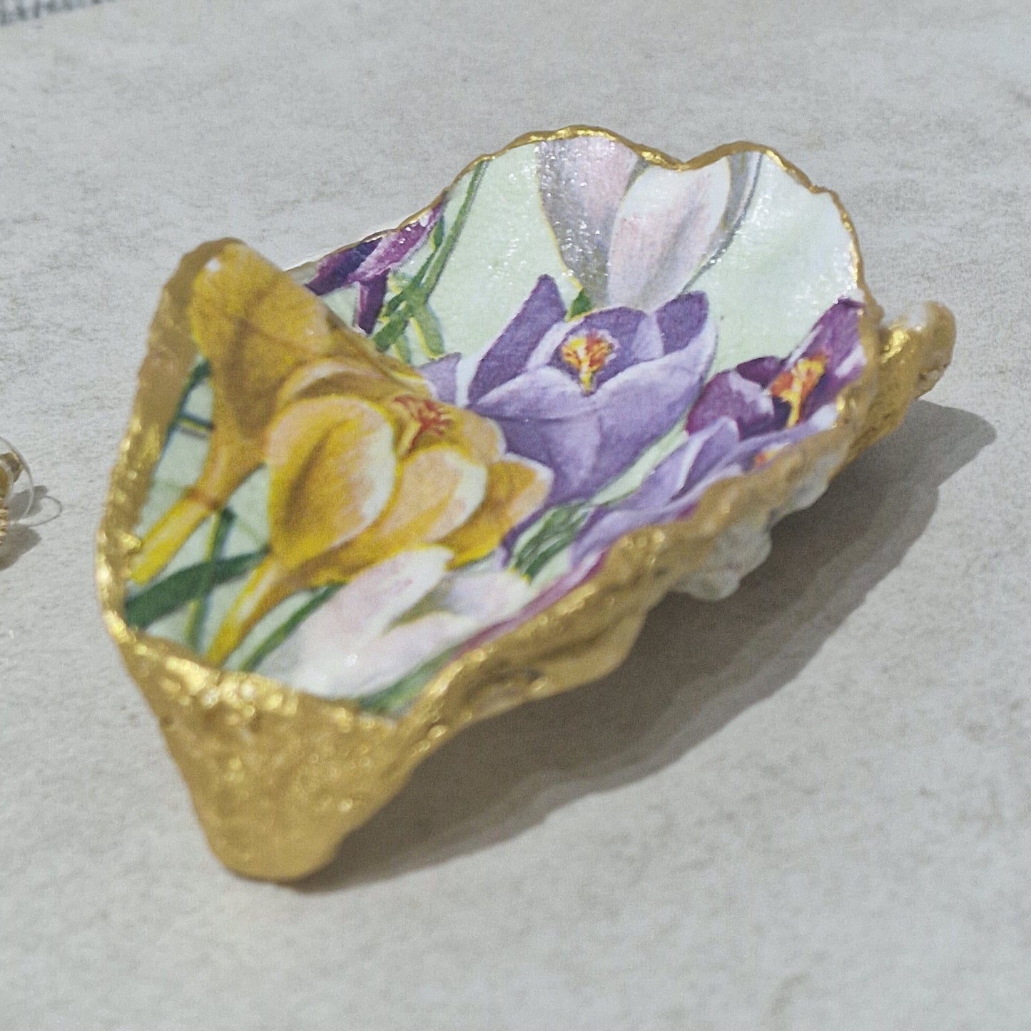 NEW Spring Flowers Crocus Oyster Shell Trinket Dish Jewellery Holder Gift