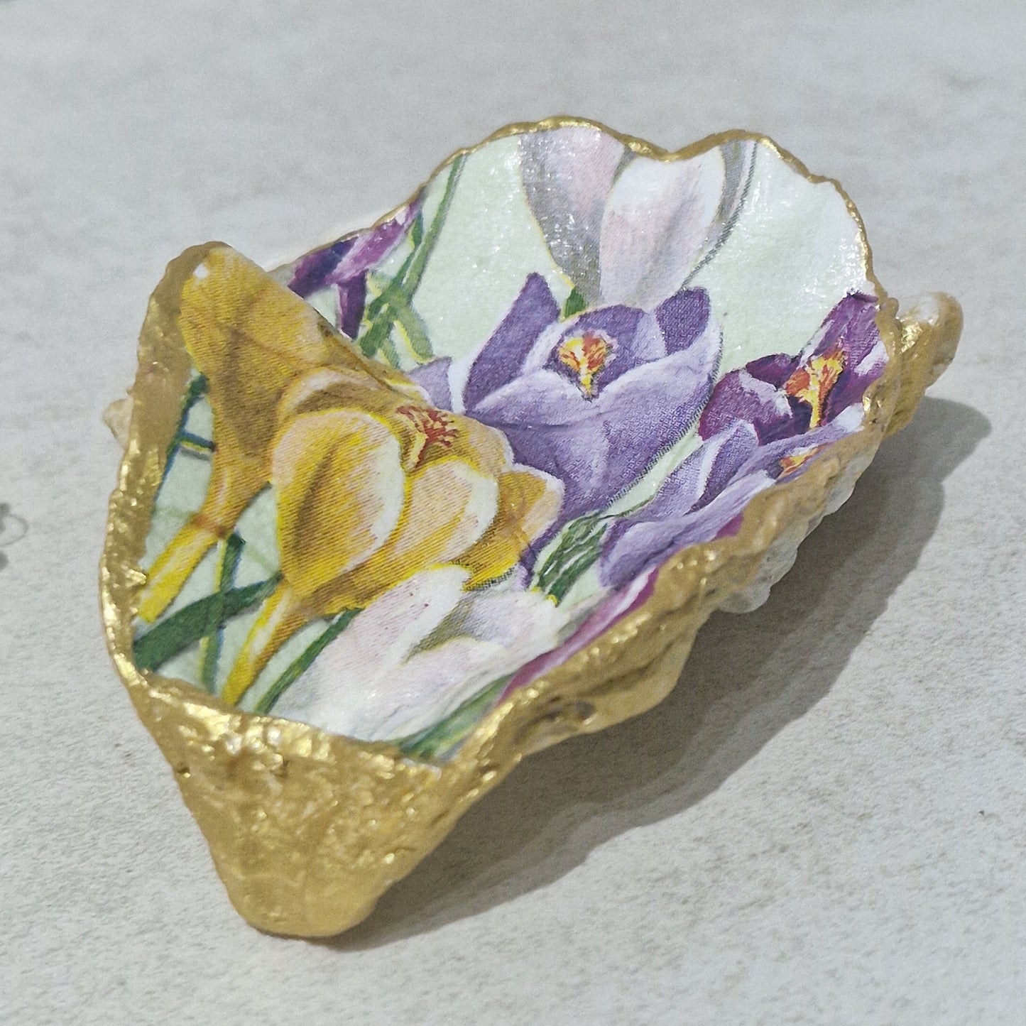 NEW Spring Flowers Crocus Oyster Shell Trinket Dish Jewellery Holder Gift