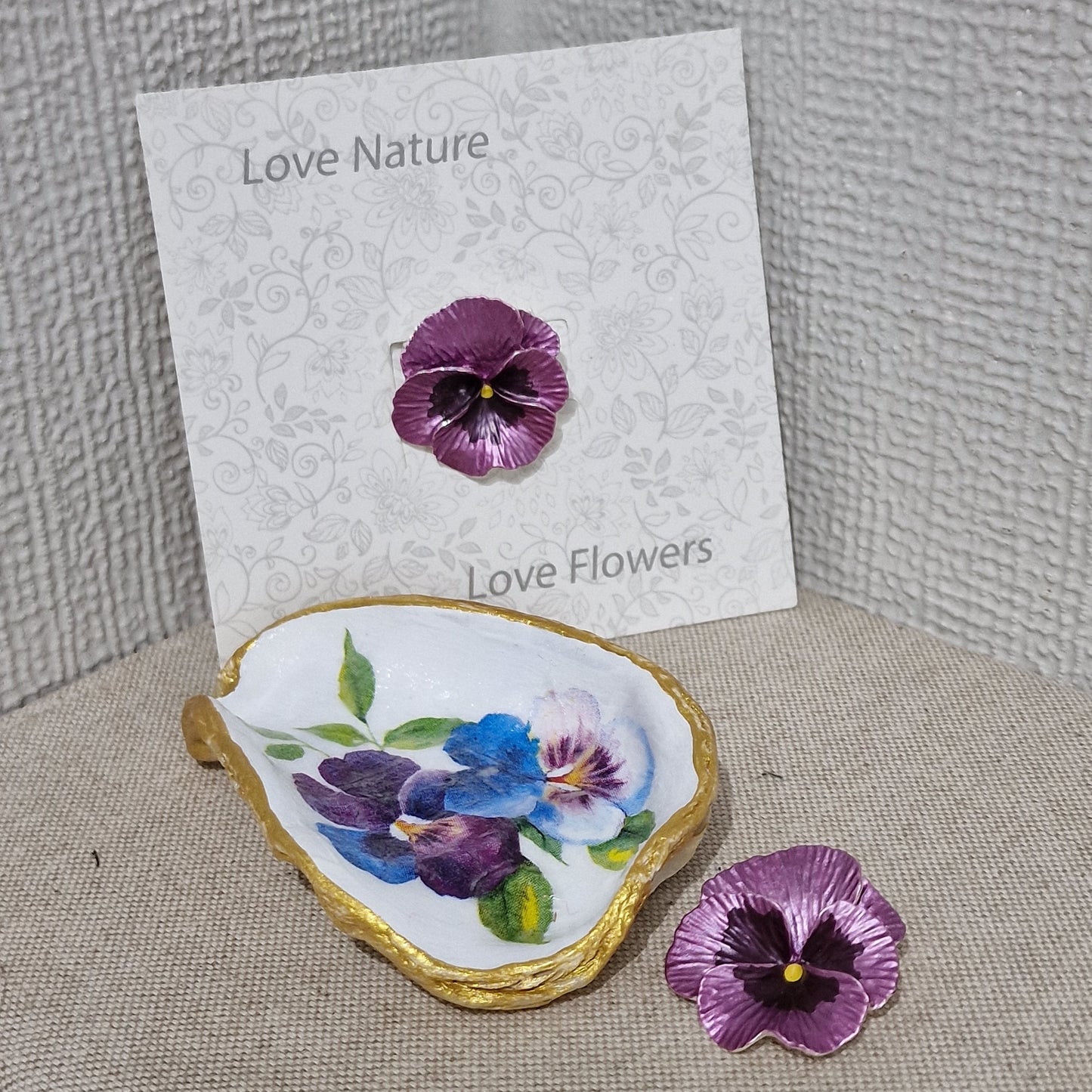 Pretty Lilac Pansy Flower Brooch