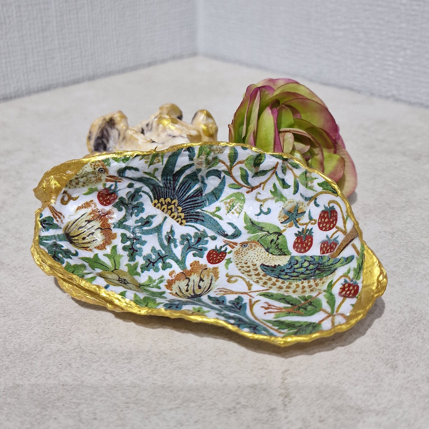 William Morris Strawberry Thief White Oyster Shell Trinket Dish Gift V&A Museum