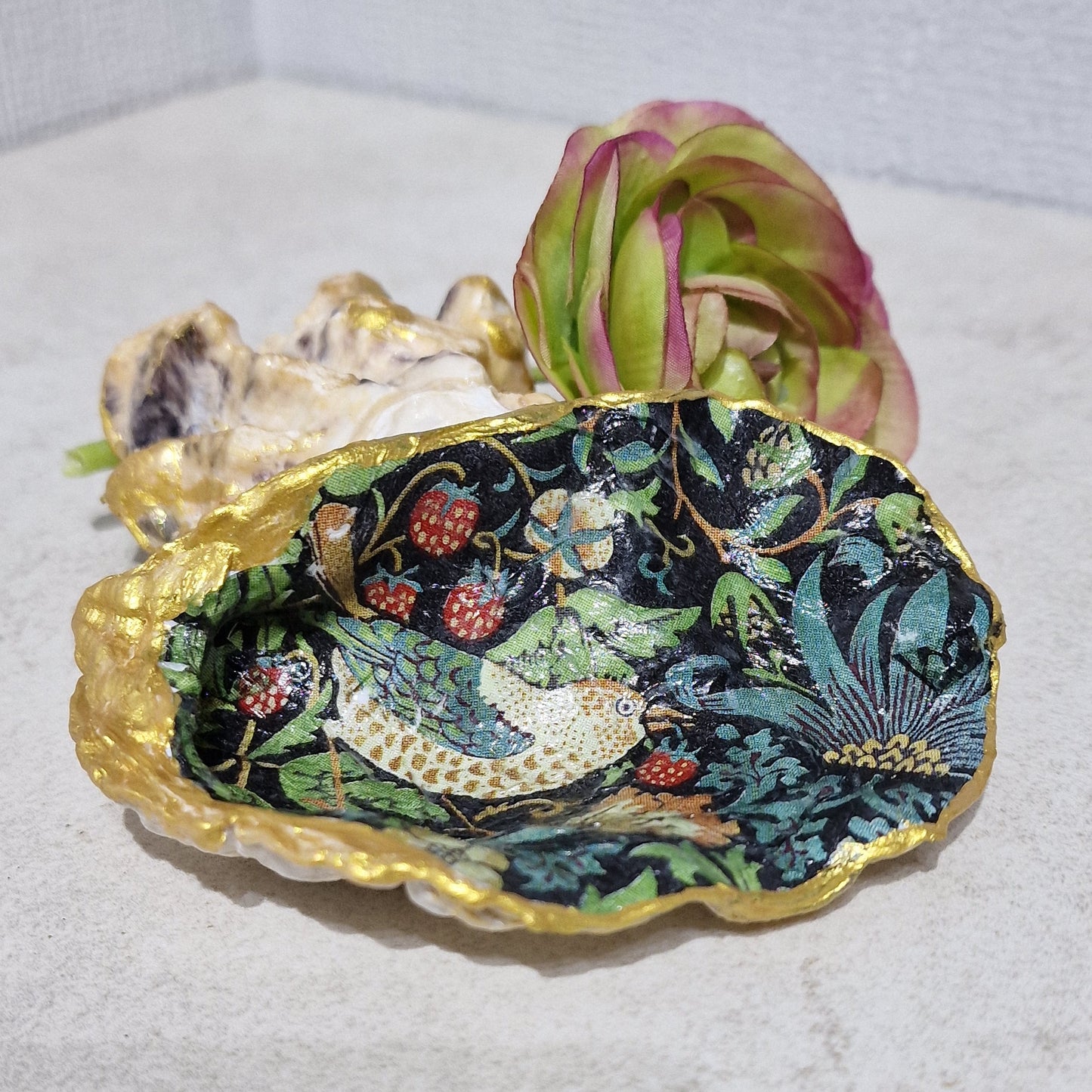 William Morris Strawberry Thief Black Oyster Shell Trinket Dish Gift V&A Museum