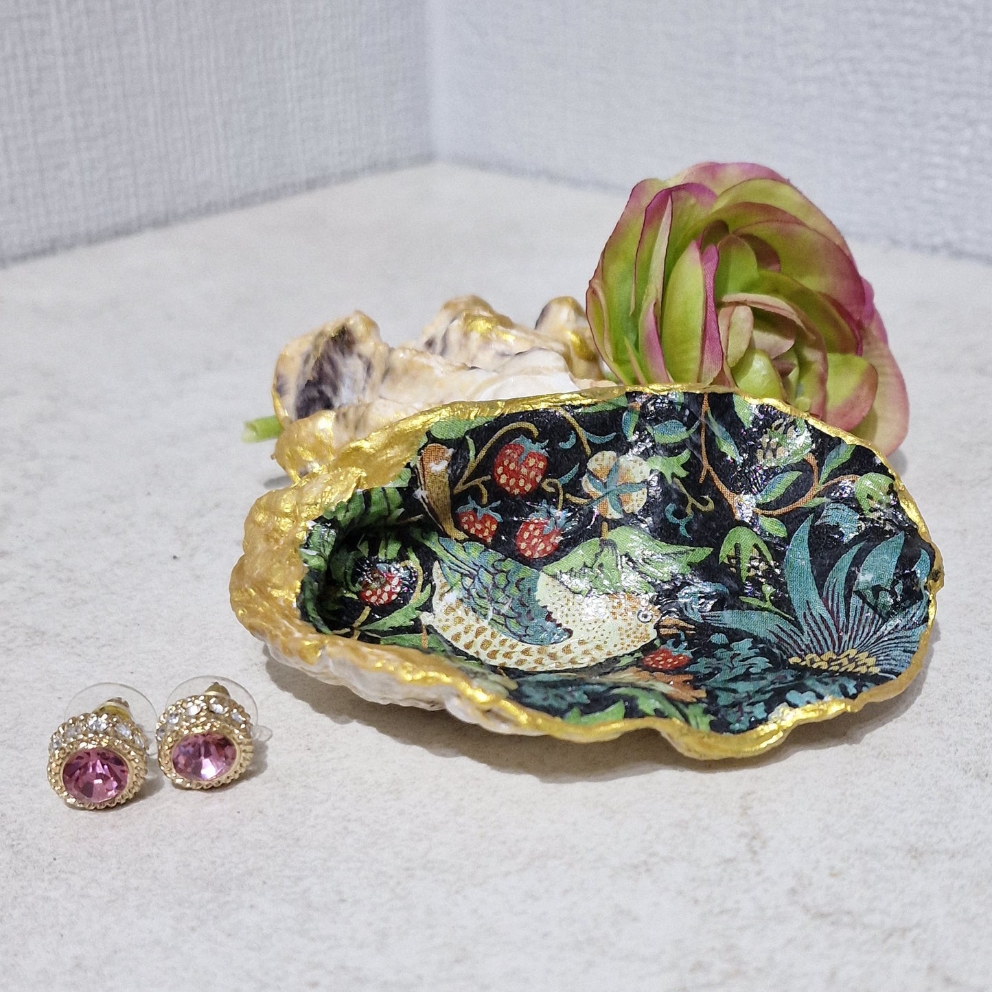 William Morris Strawberry Thief Black Oyster Shell Trinket Dish Gift V&A Museum