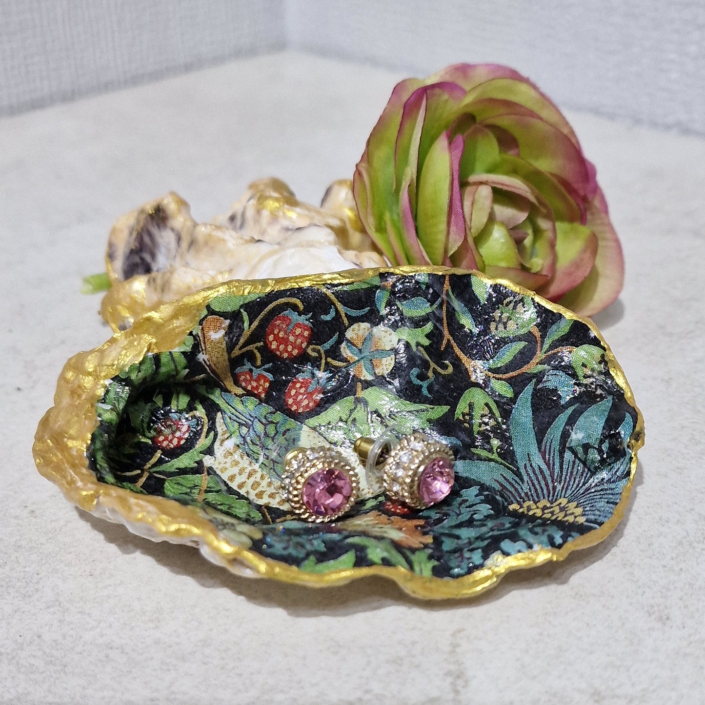 William Morris Strawberry Thief Black Oyster Shell Trinket Dish Gift V&A Museum