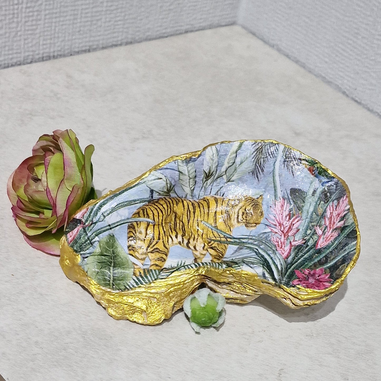 NEW Big Cats Tiger Oyster Shell Trinket Dish Gift