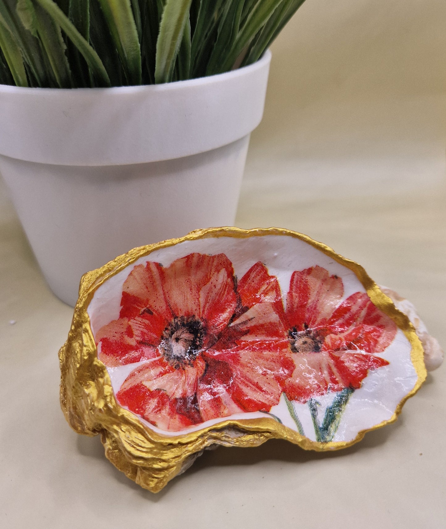 BMO-004 - Poppy Duo Flowers Oyster Shell Trinket Dish