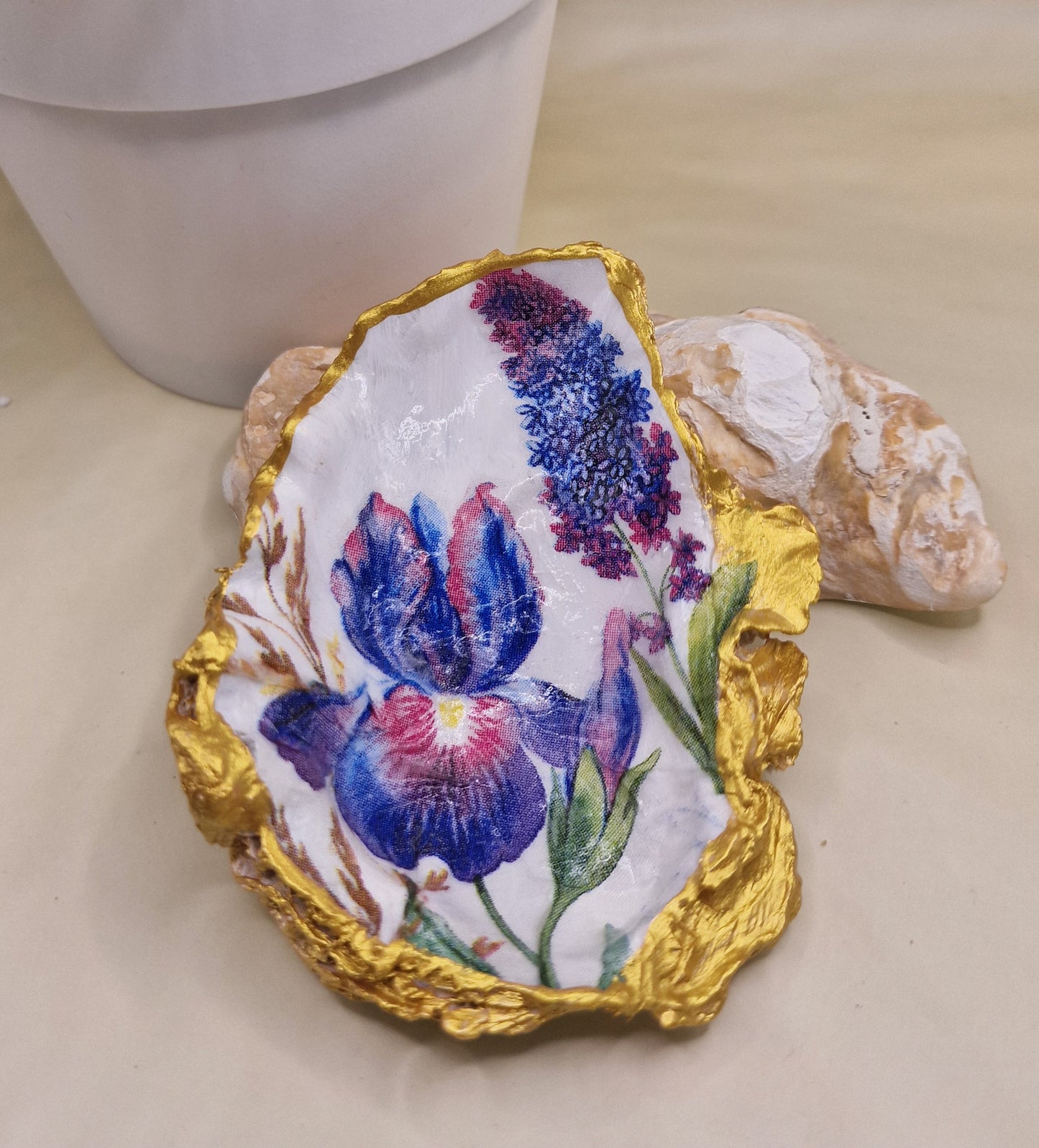 BMO-007 Iris Blue Flower Special Oyster Shell Trinket Dish