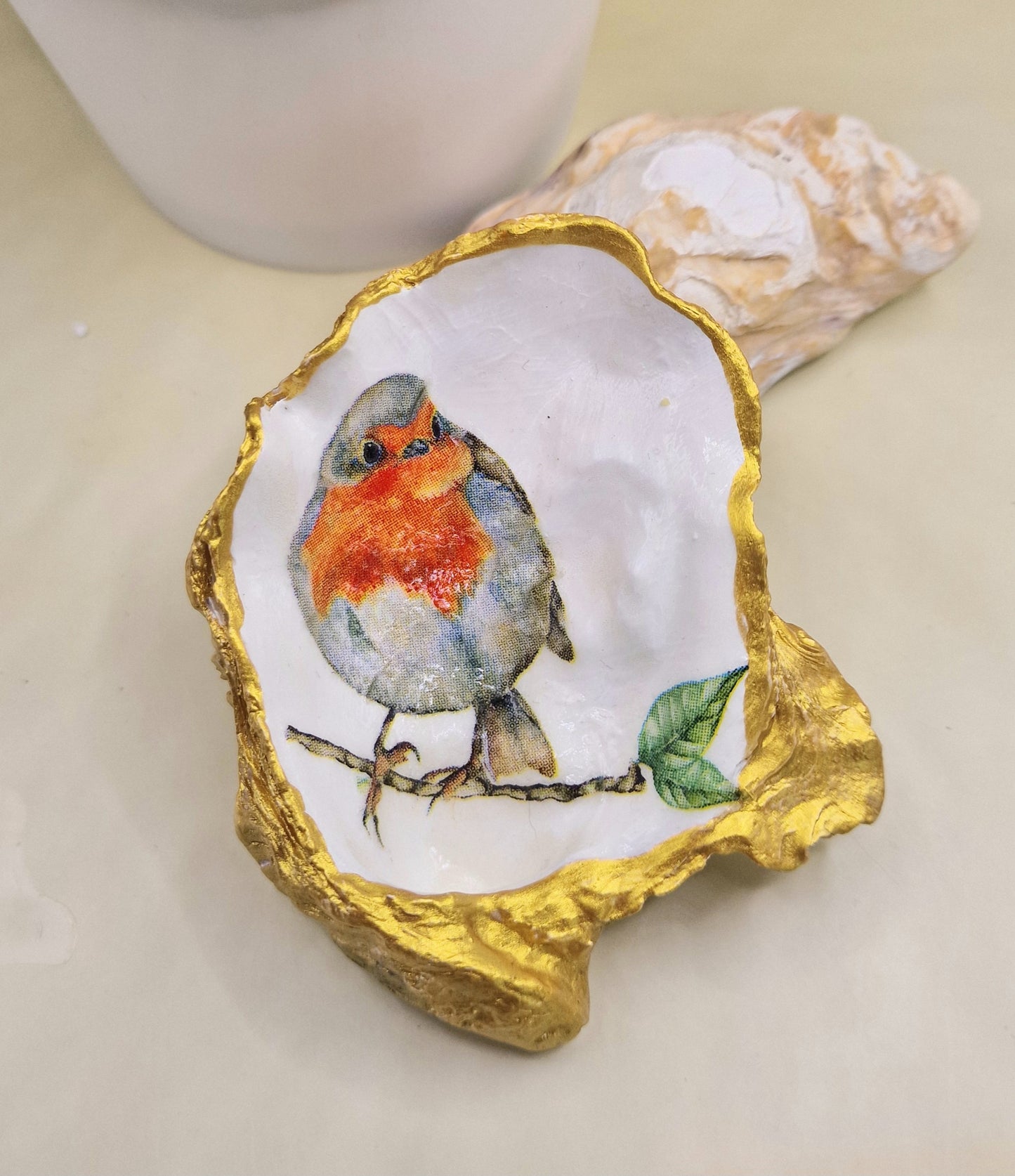 BMO-036 Robin Redbreast Oyster Shell Trinket Dish