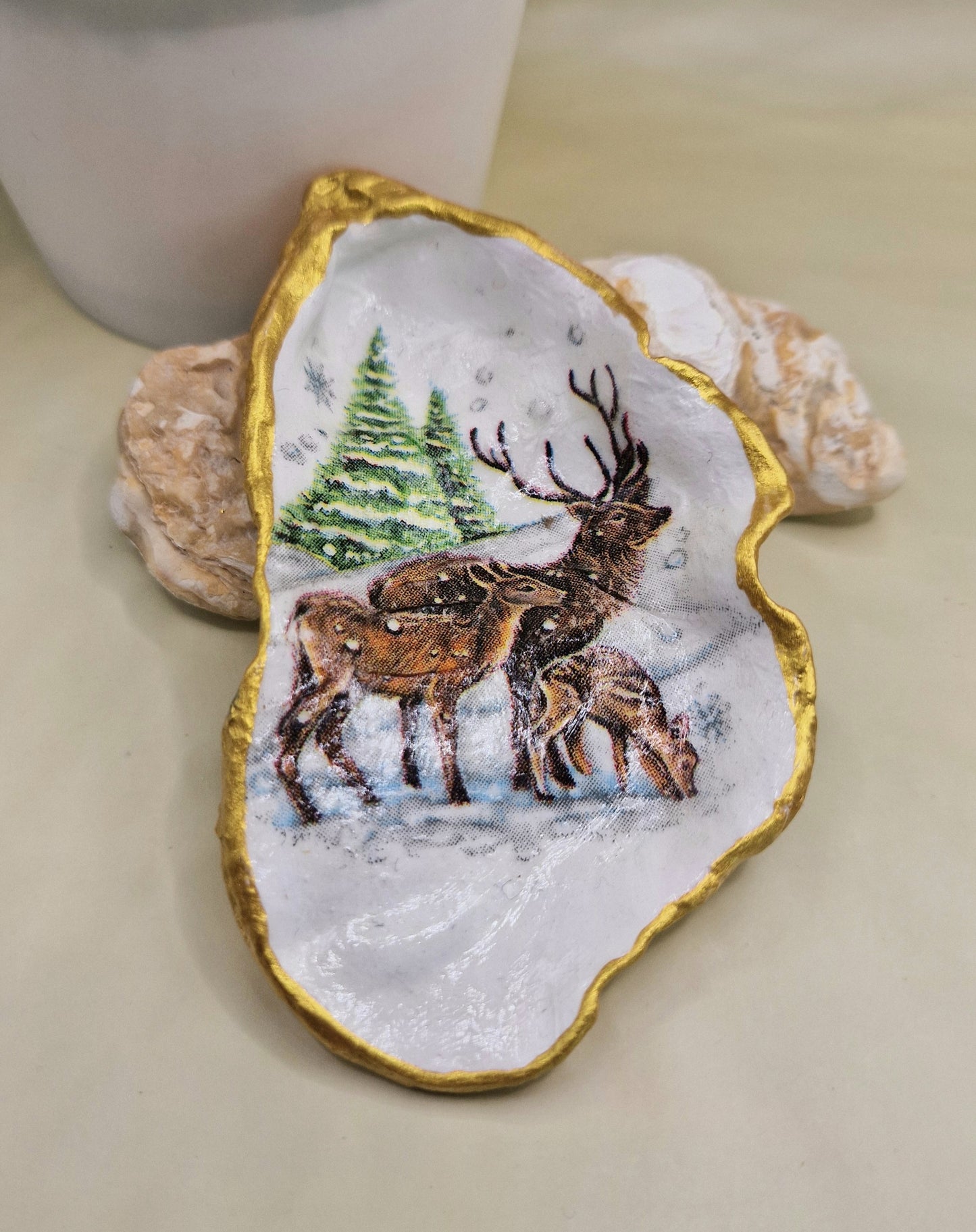 BMO-042 Winter Deer Stag Oyster Shell Trinket Dish