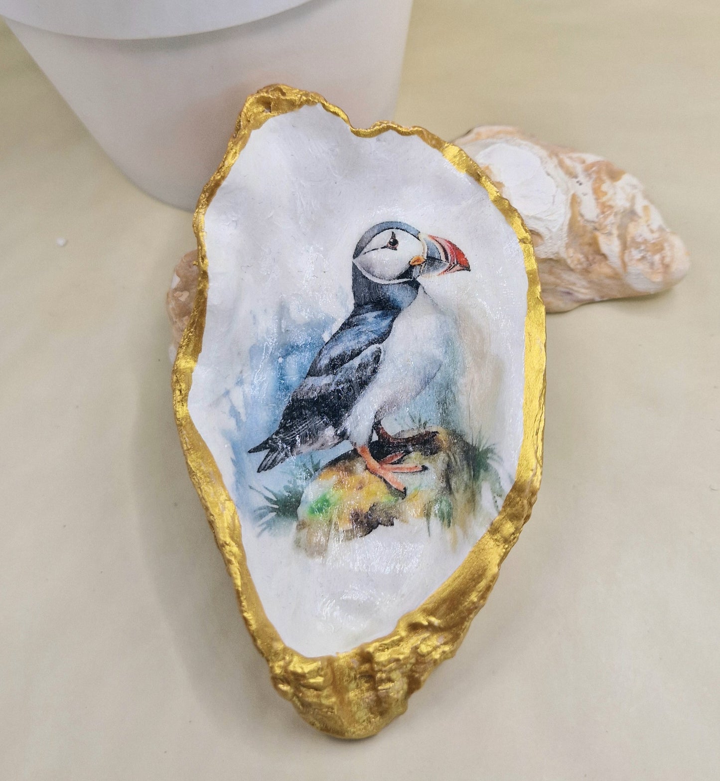 BMO-054 Puffin Rock Bird Oyster Shell Trinket Dish