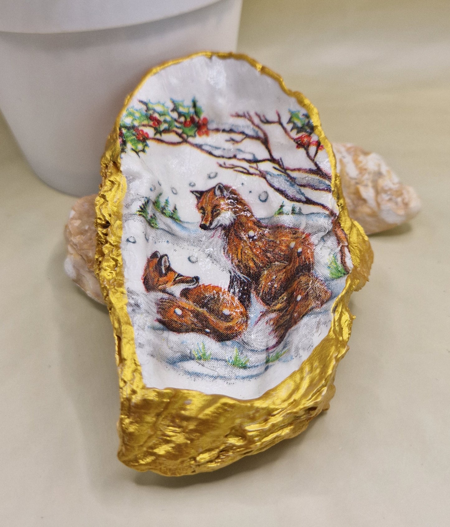 BMO-044 Winter Fox Cubs Oyster Shell Trinket Dish
