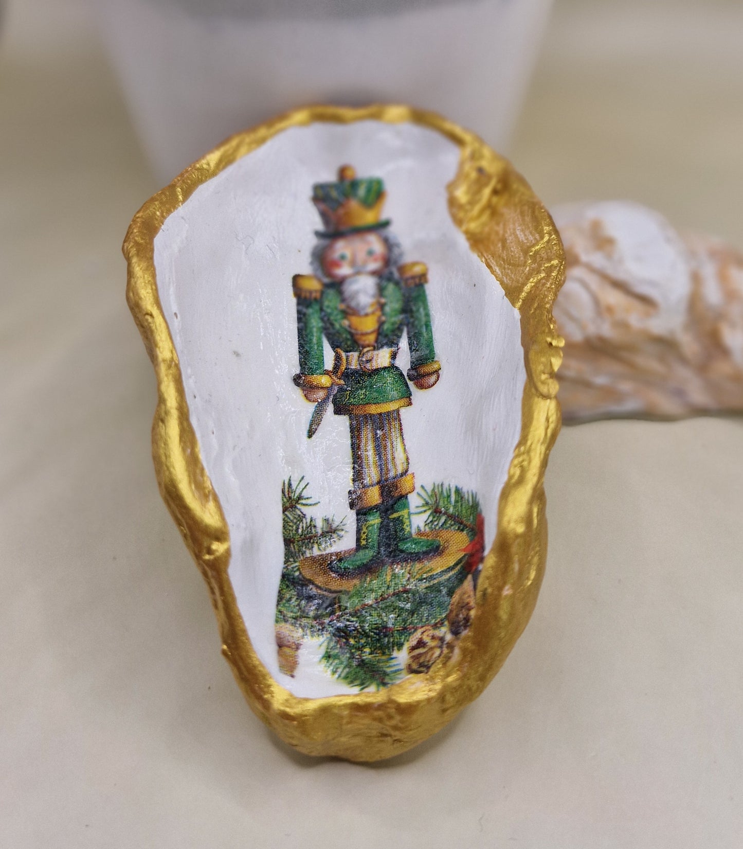 BMO-073 Green Nutcracker Xmas Oyster Shell Trinket Dish