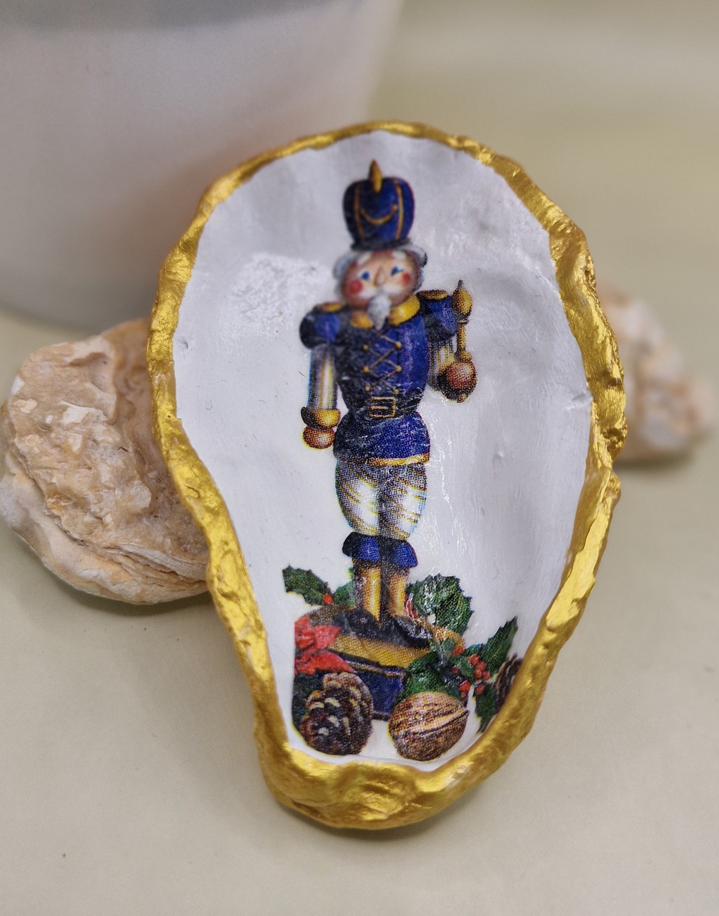 BMO-072 Blue Nutcracker Xmas Oyster Shell Trinket Dish