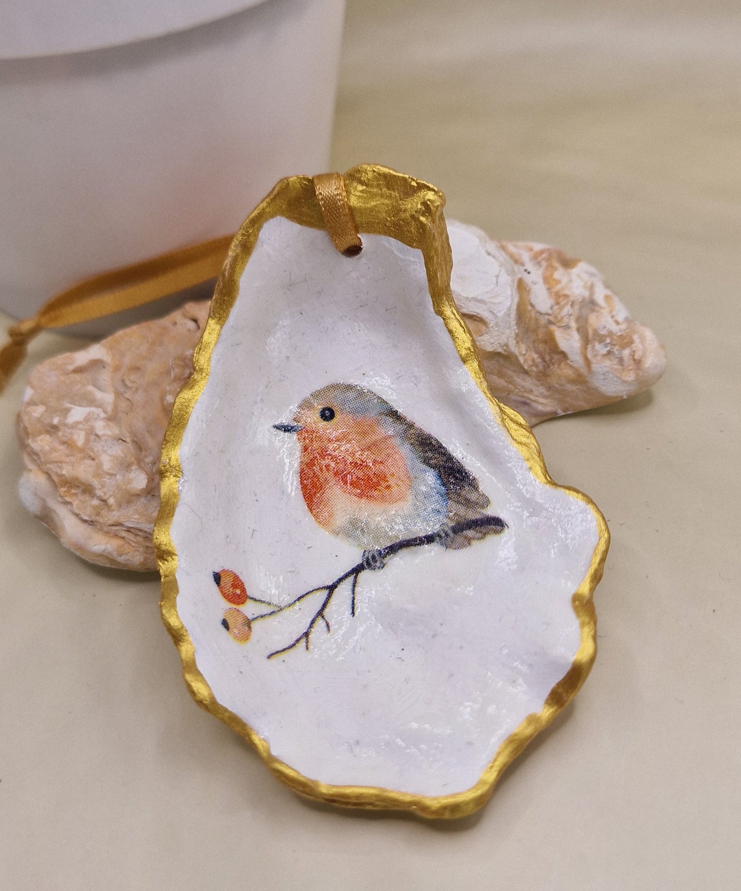 BMO-075 Robin Redbreast Oyster Shell Decoration Ornament
