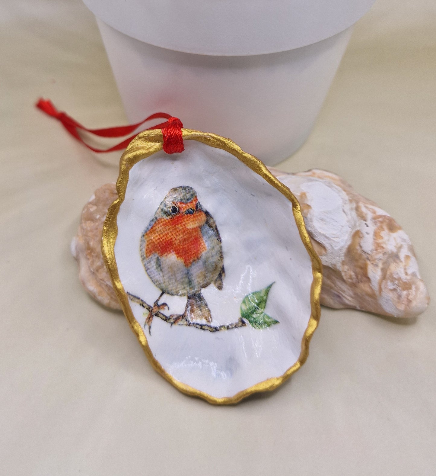 BMO-079 Robin Redbreast Hanging Ornament Oyster Shell