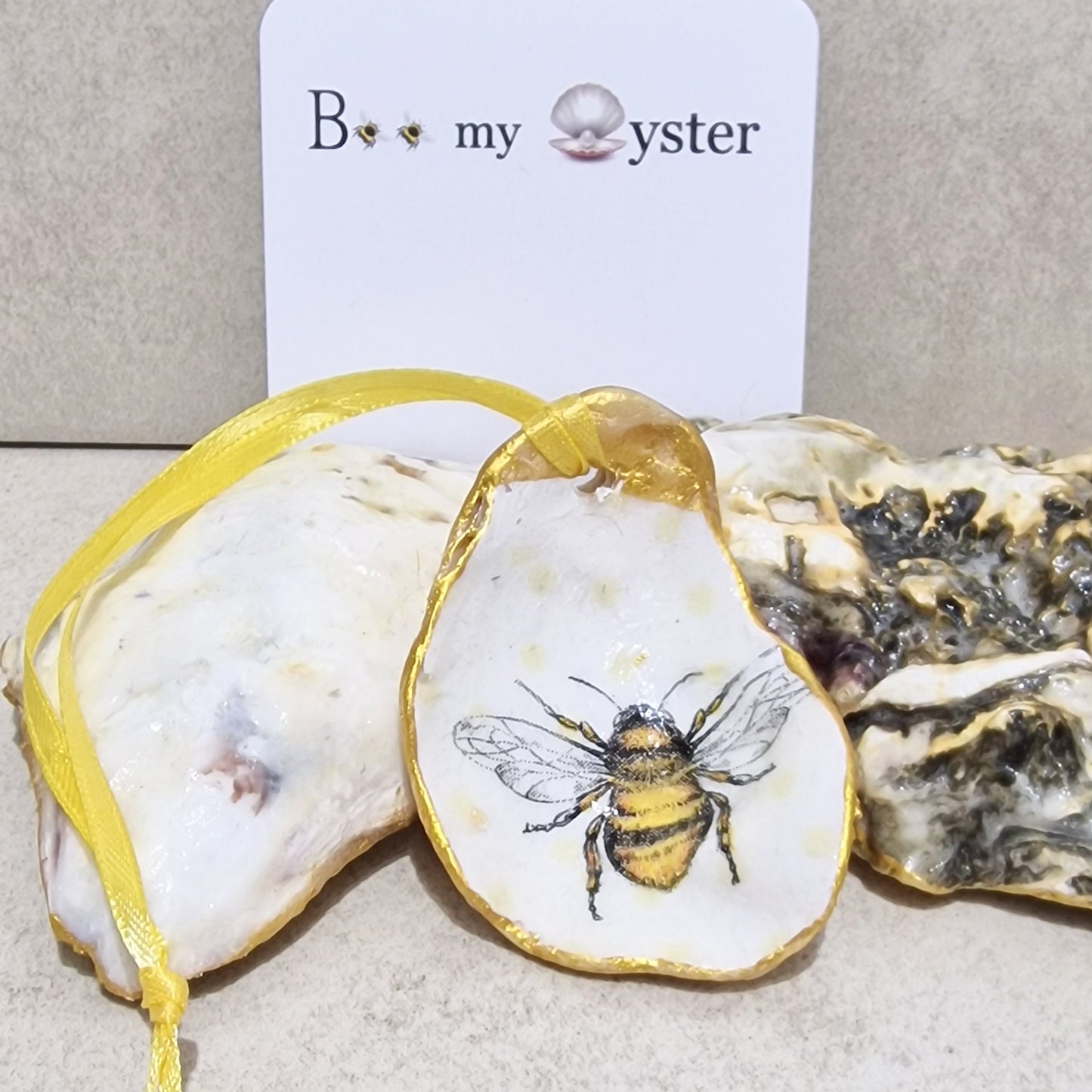 Bumble Bee Detailed Oyster Shell Ornament Decoration 6cm