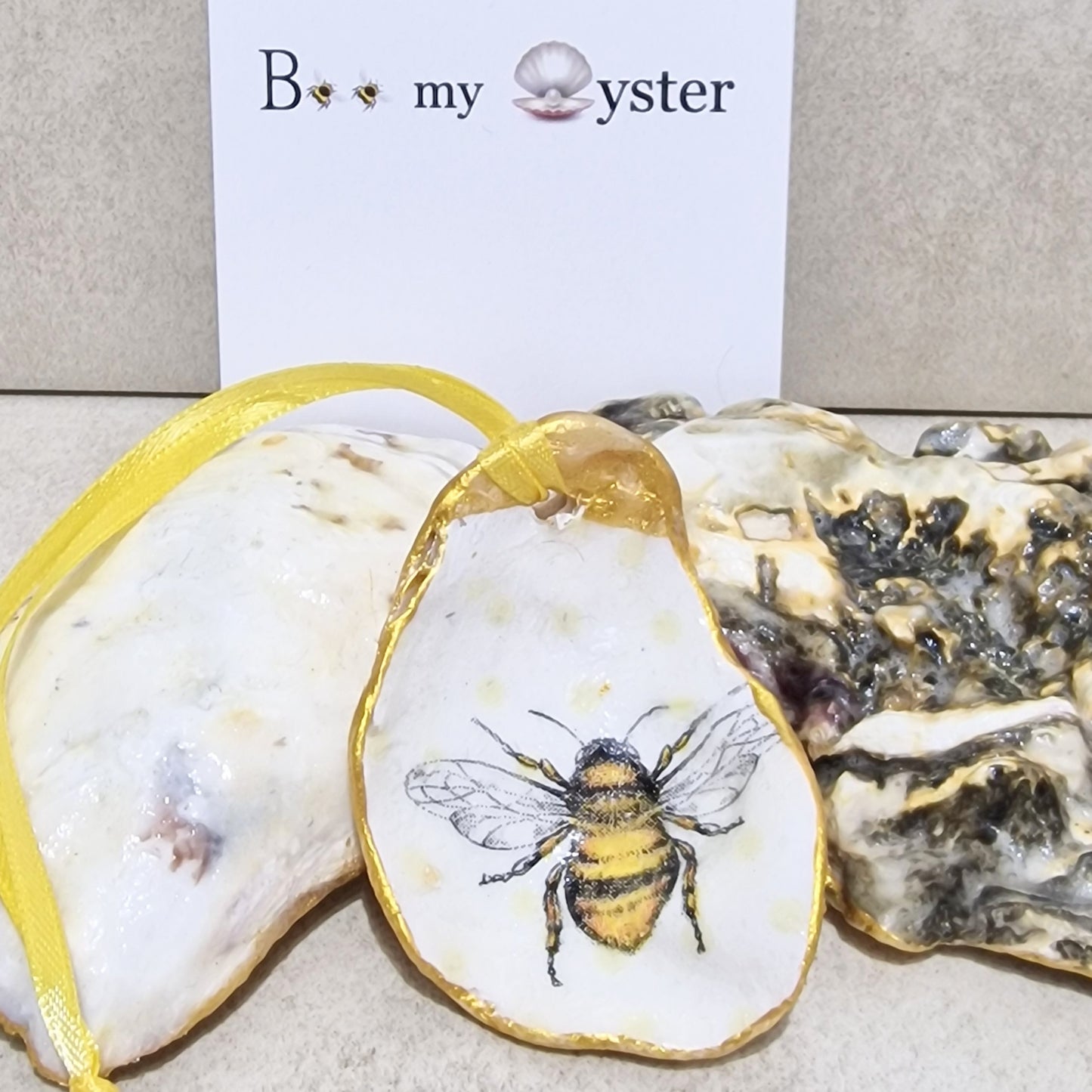 Bumble Bee Detailed Oyster Shell Ornament Decoration 6cm