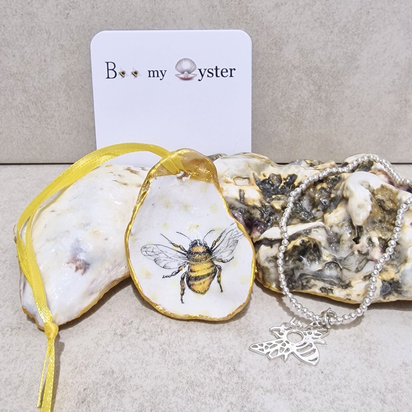 Bumble Bee Detailed Oyster Shell Ornament Decoration 6cm