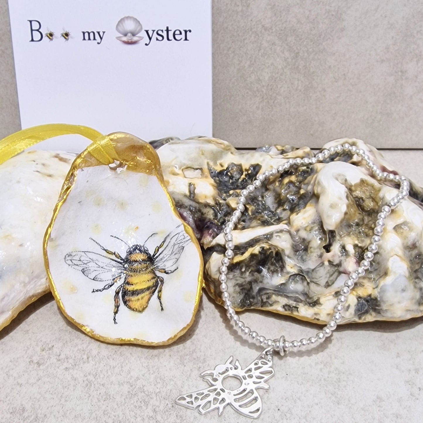 Bumble Bee Detailed Oyster Shell Ornament Decoration 6cm