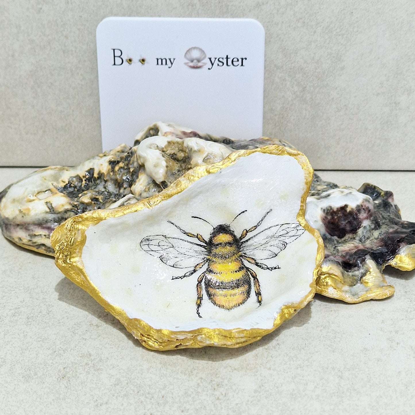 Bumble Bee Detailed Oyster Shell Decorative Trinket Dish 8.5cm