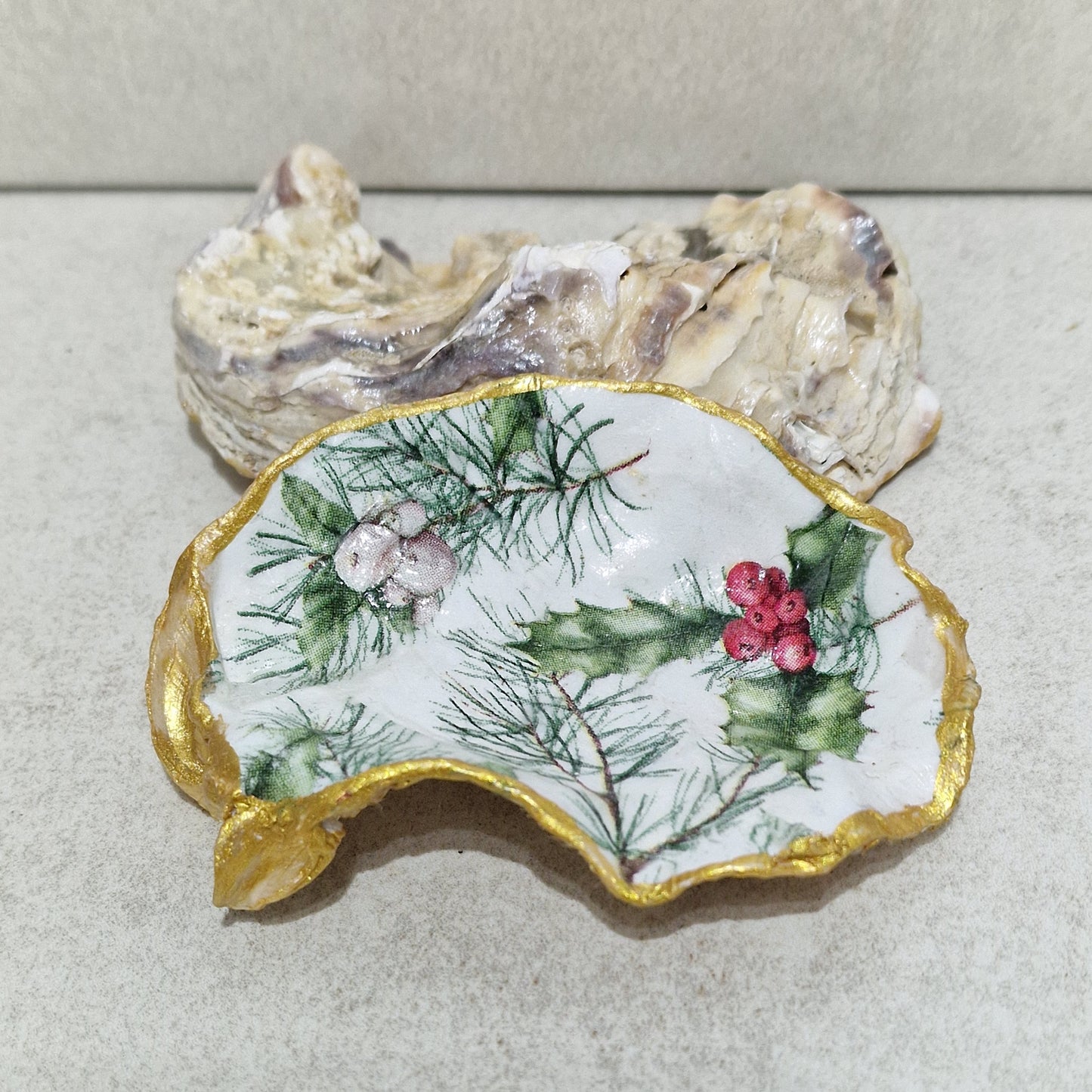 Christmas Holly Berry Oyster Shell Decorative Trinket Dish 8cm