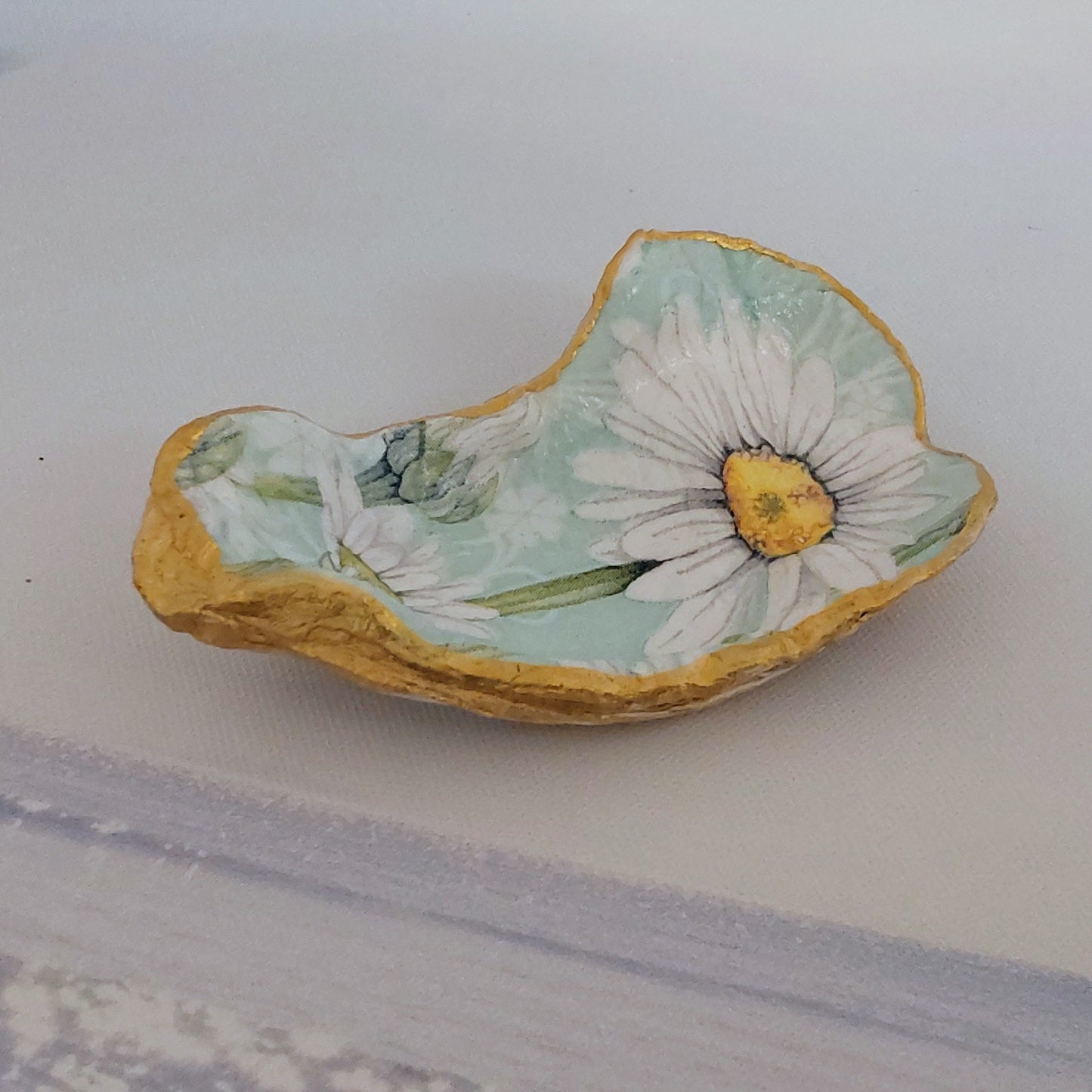 Daisy Flower Mint Special Oyster Shell Trinket Dish