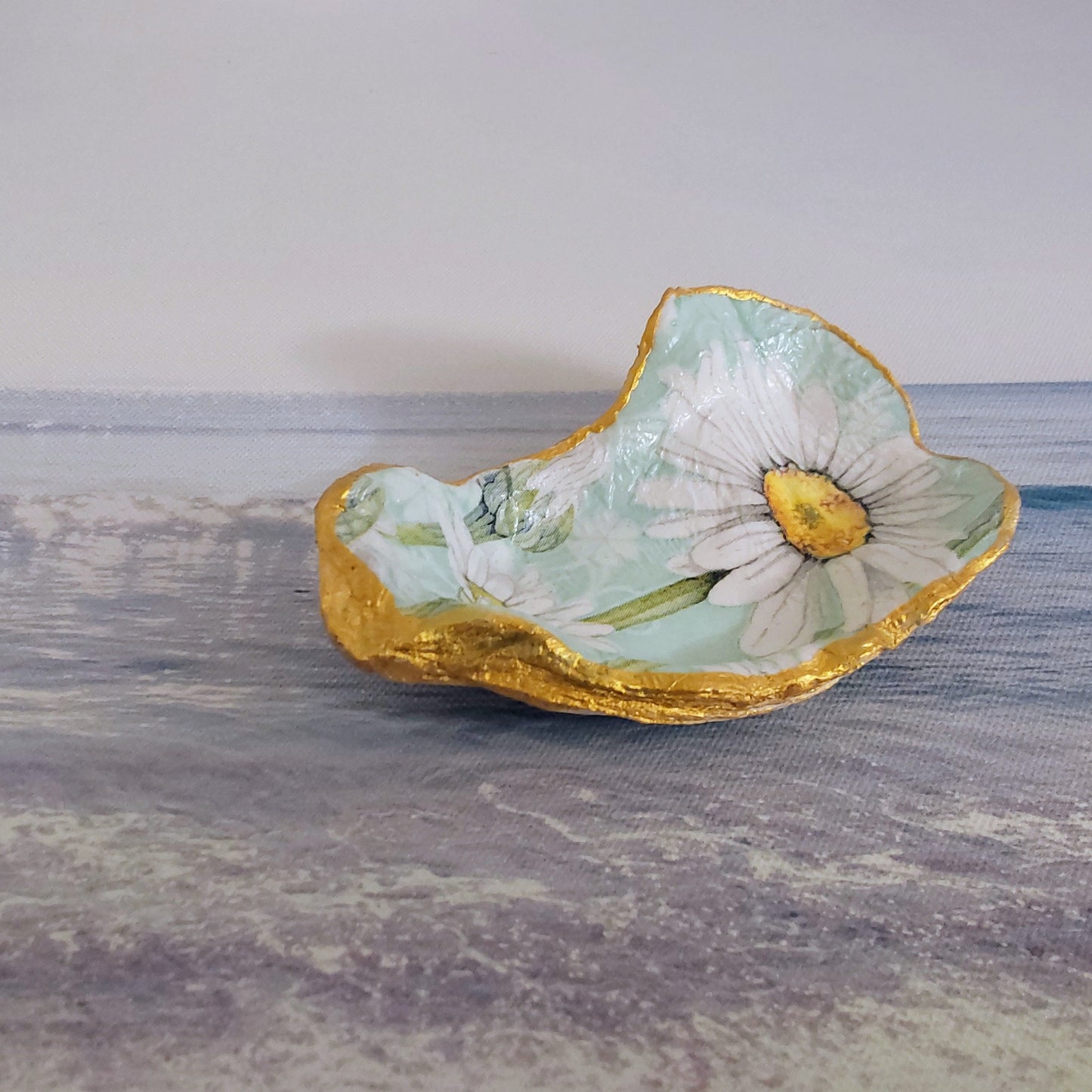 Daisy Flower Mint Special Oyster Shell Trinket Dish