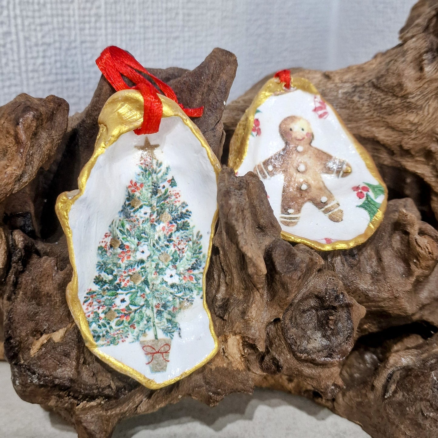Christmas Ornaments 4 x Xmas Tree Gingerbread Man Shell Decoration Ribbon
