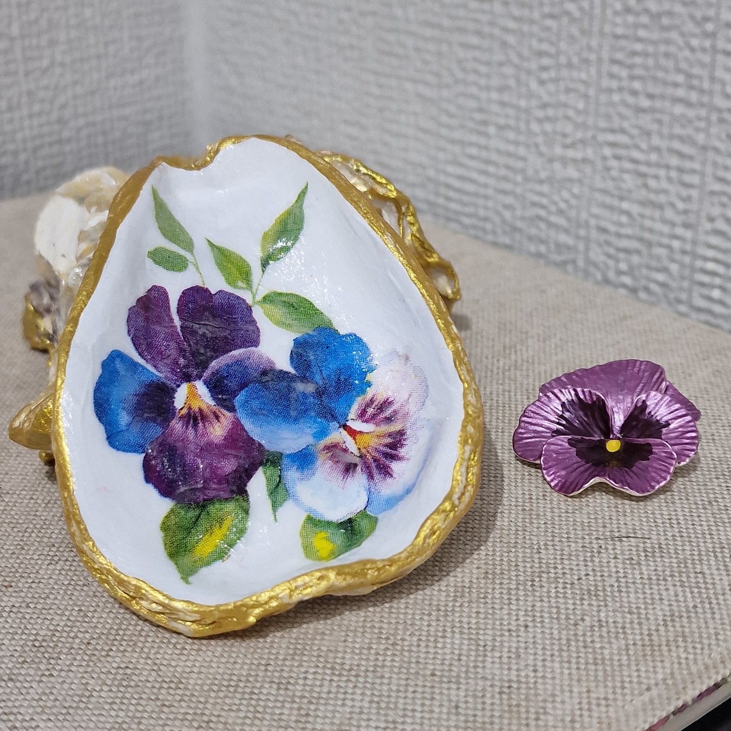 Pretty Lilac Pansy Flower Brooch