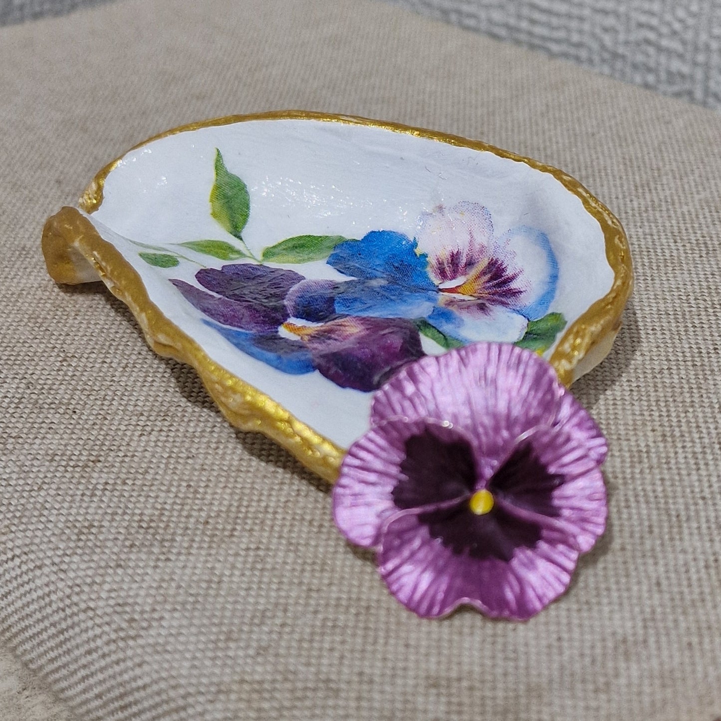 Pretty Lilac Pansy Flower Brooch