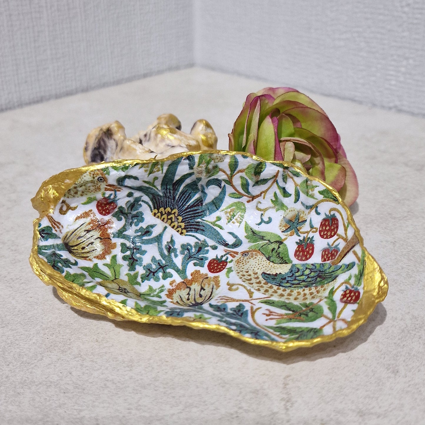 William Morris Strawberry Thief White Oyster Shell Trinket Dish Gift V&A Museum