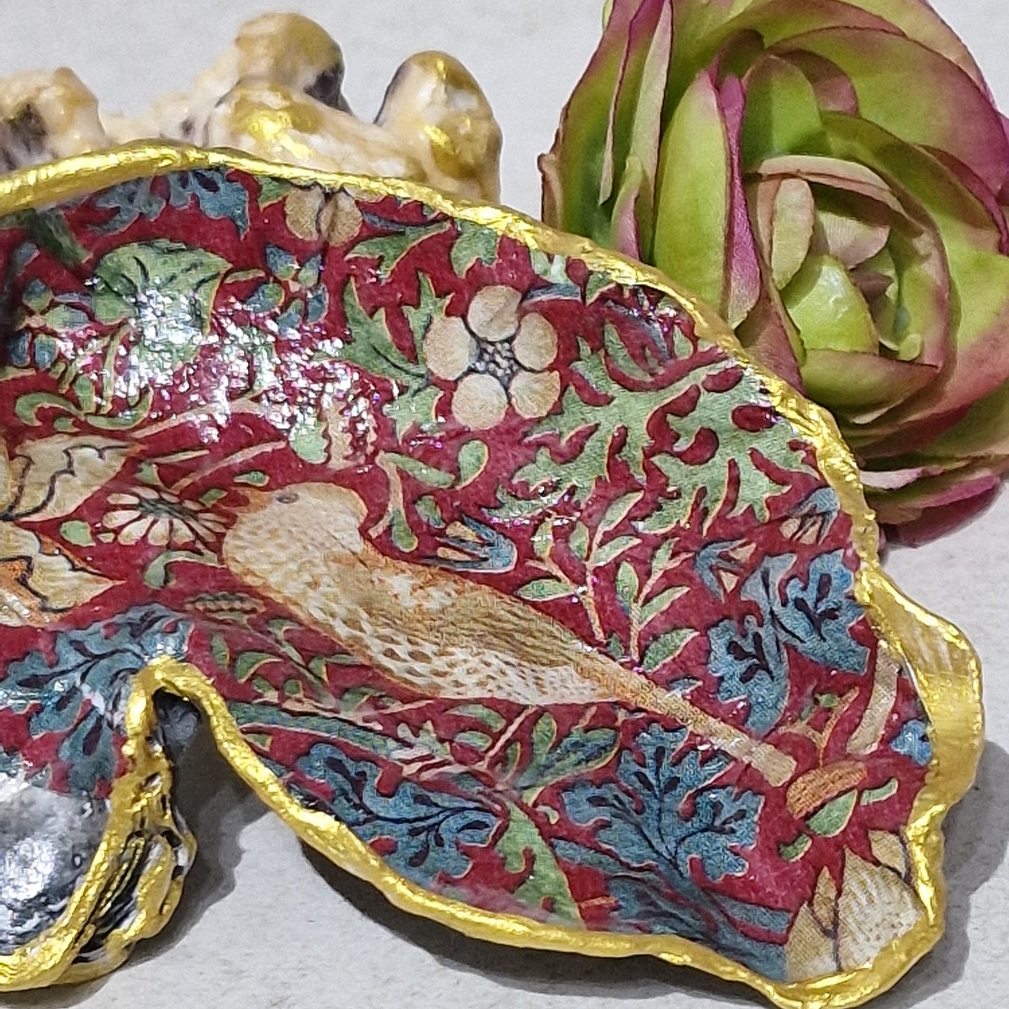 William Morris Strawberry Thief Red Oyster Shell Trinket Dish Gift V&A Museum