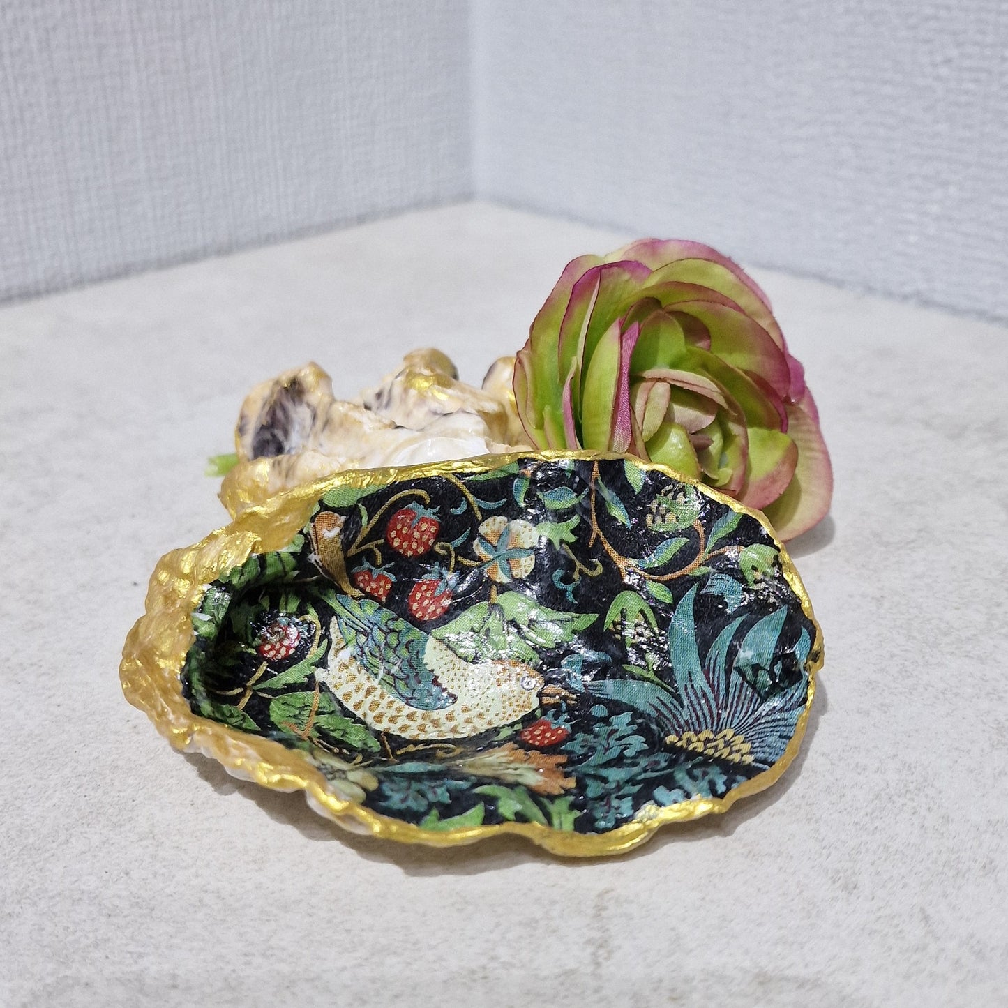 William Morris Strawberry Thief Black Oyster Shell Trinket Dish Gift V&A Museum