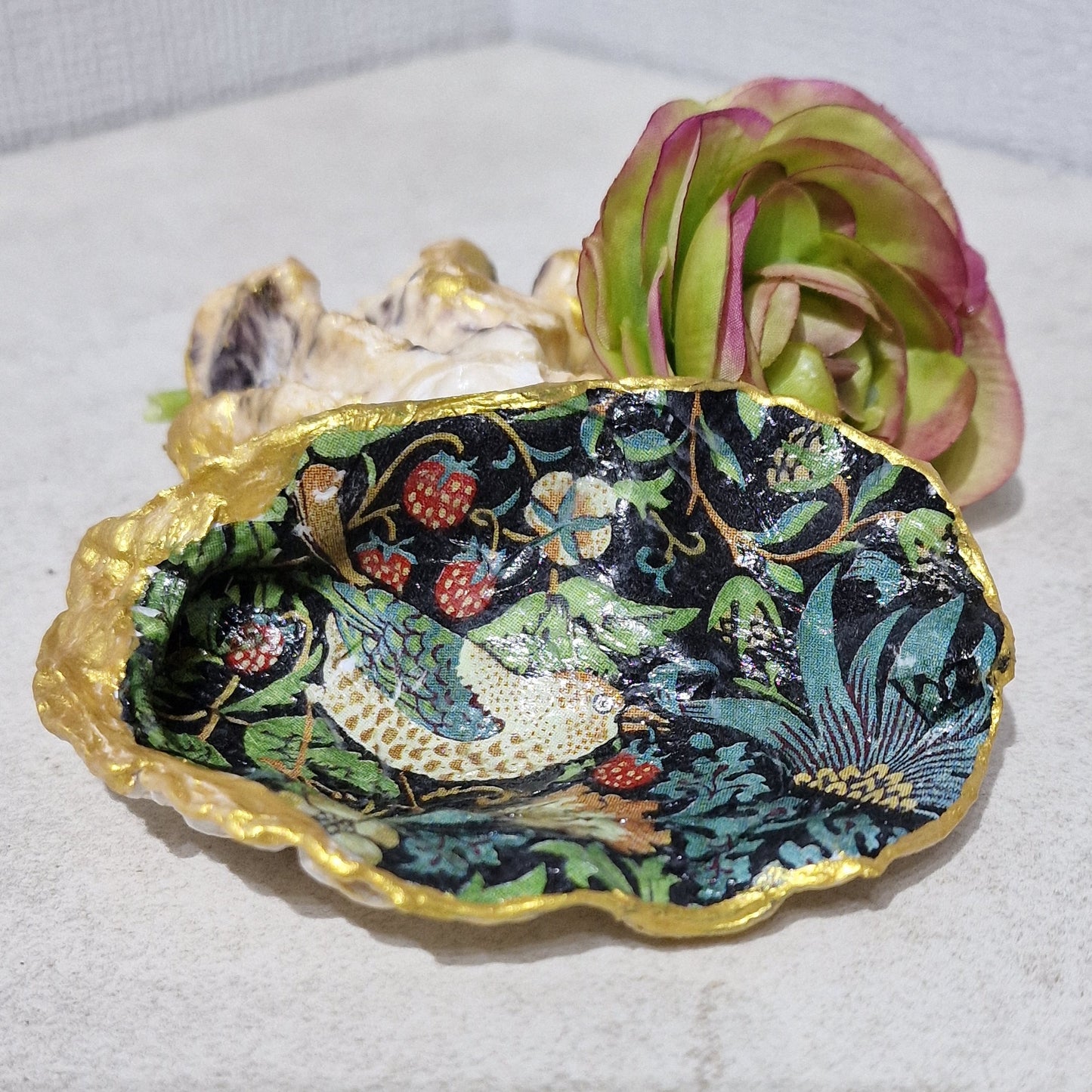 William Morris Strawberry Thief Black Oyster Shell Trinket Dish Gift V&A Museum