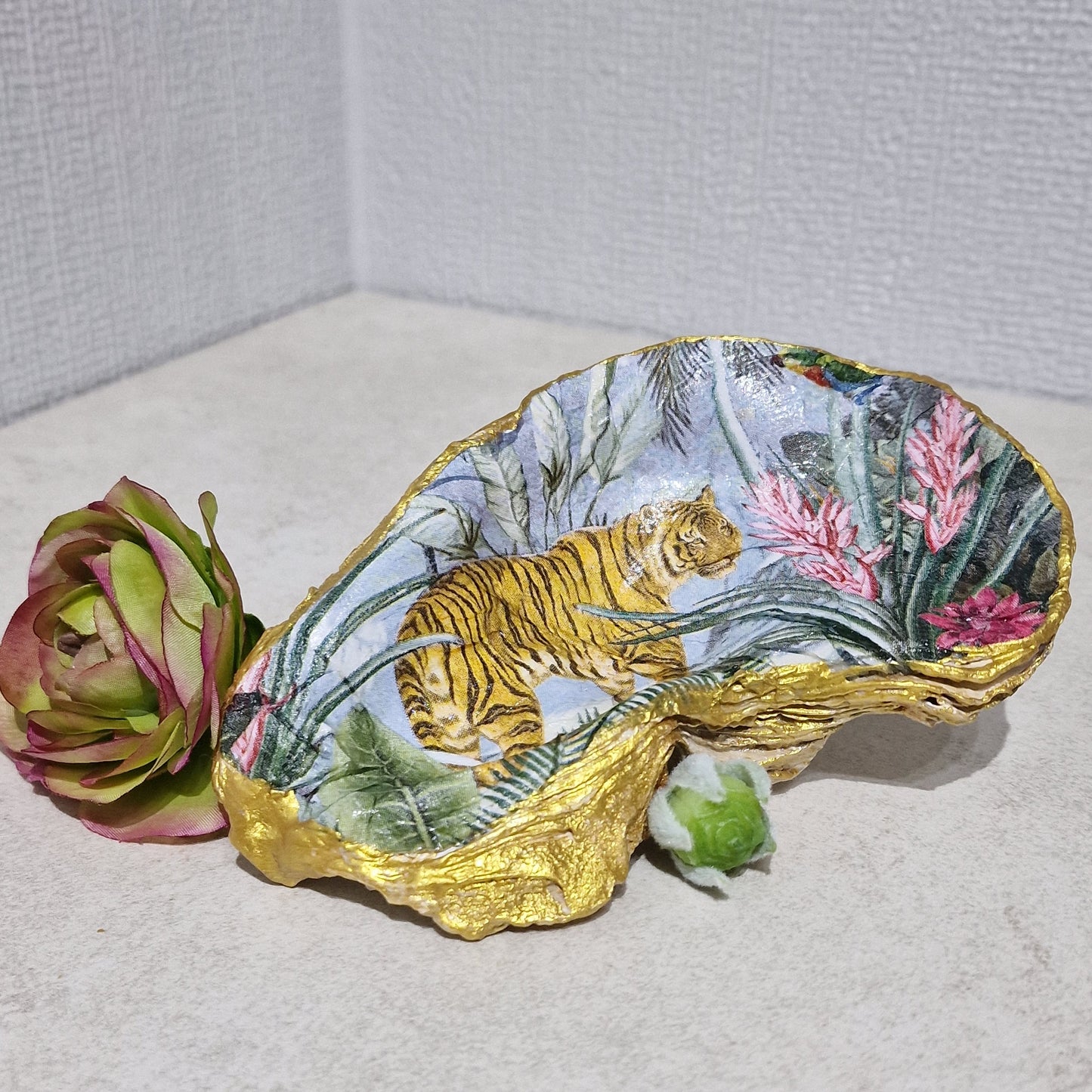 NEW Big Cats Tiger Oyster Shell Trinket Dish Gift