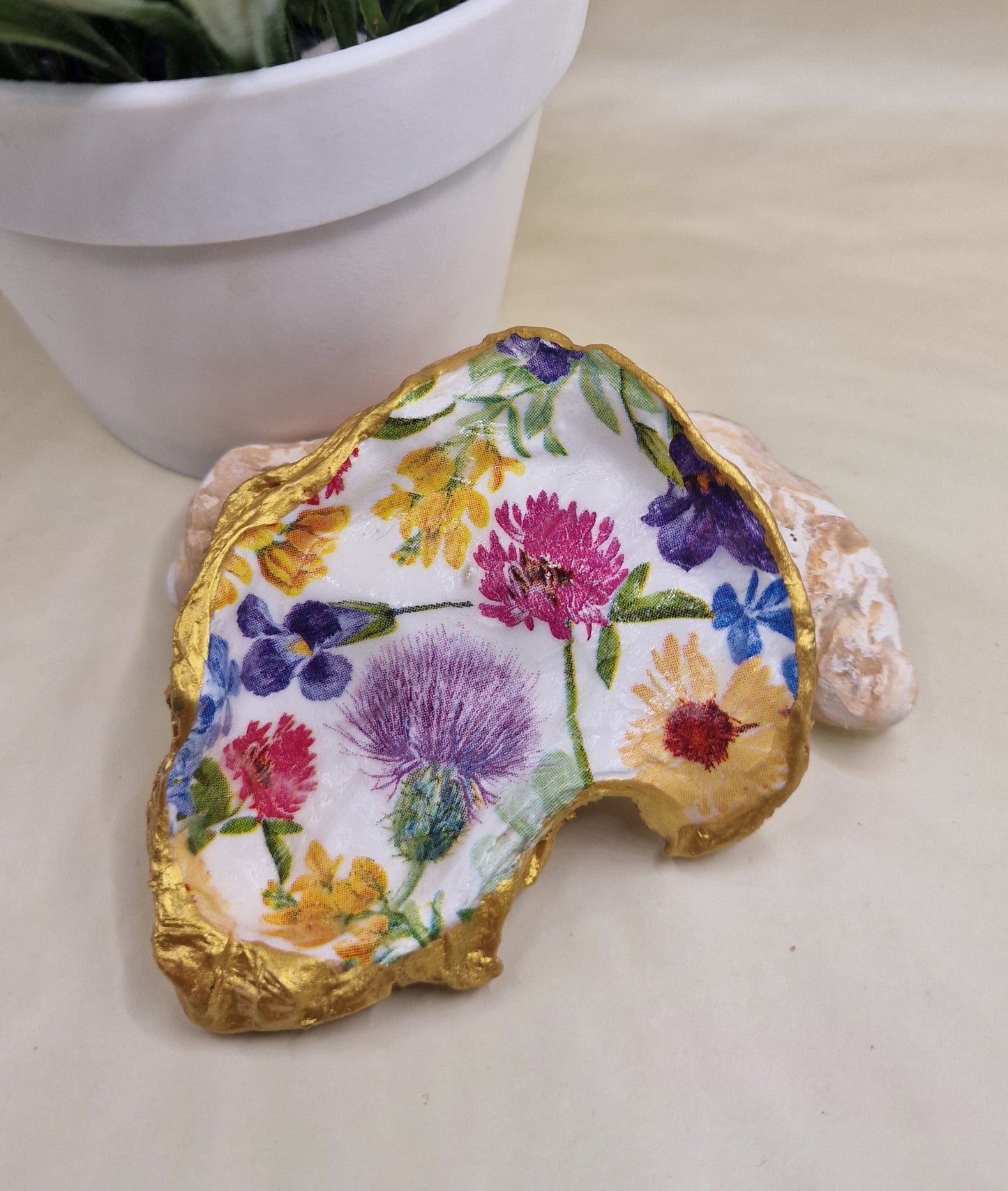 BMO-009 - Thistle Flowers Small Oyster Shell Trinket Dish