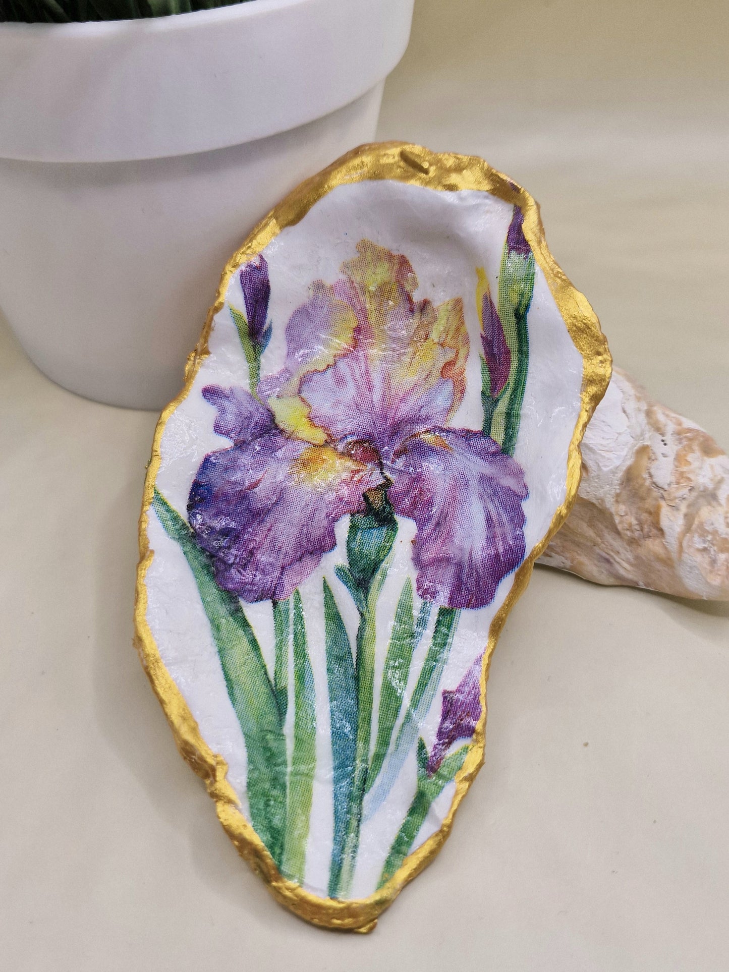 BMO-011  Lilac Iris Flower Special Oyster Shell Trinket Dish