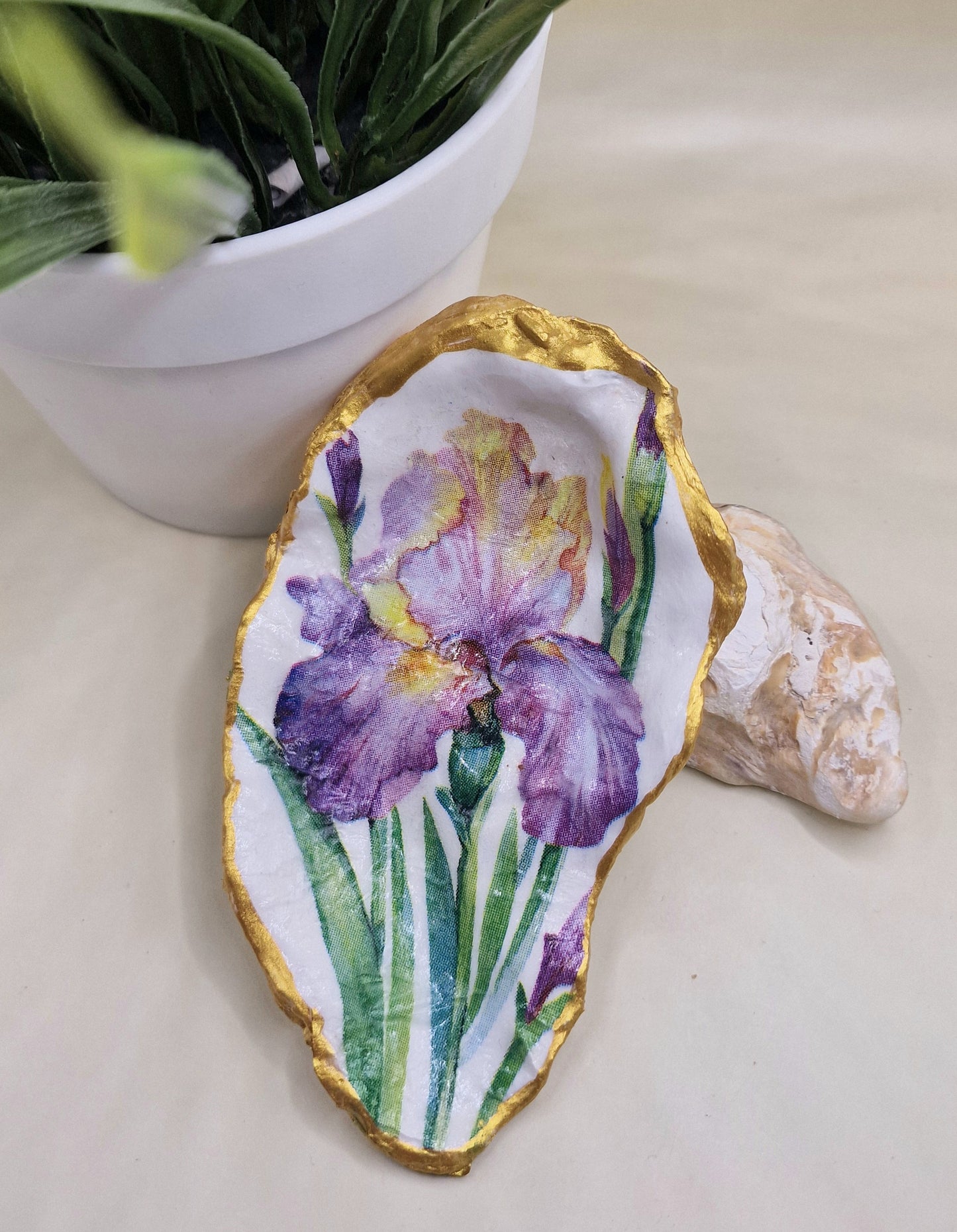BMO-011  Lilac Iris Flower Special Oyster Shell Trinket Dish