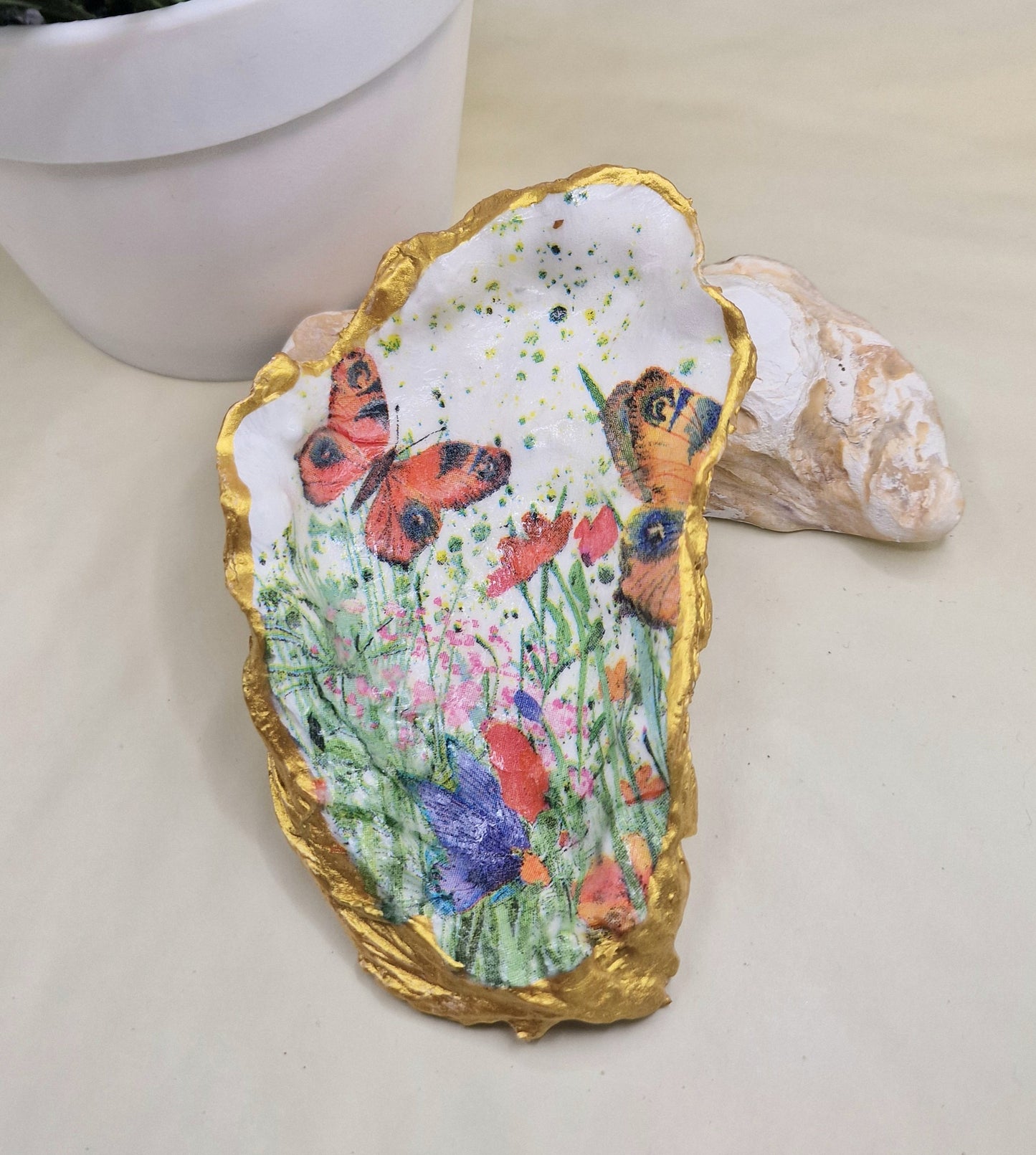 BMO-019  Wild Flower Meadow Large Oyster Shell Trinket Dish