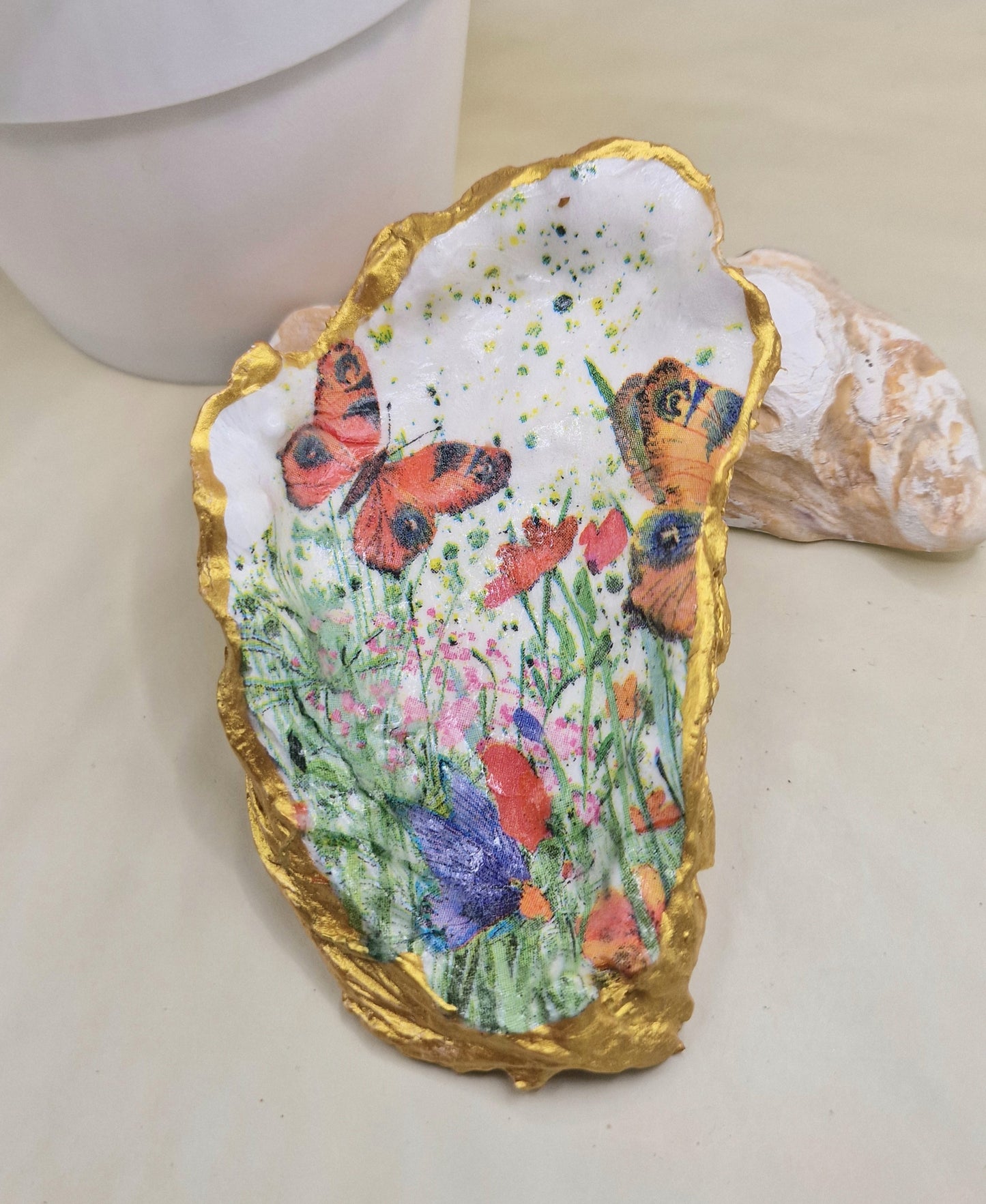 BMO-019  Wild Flower Meadow Large Oyster Shell Trinket Dish