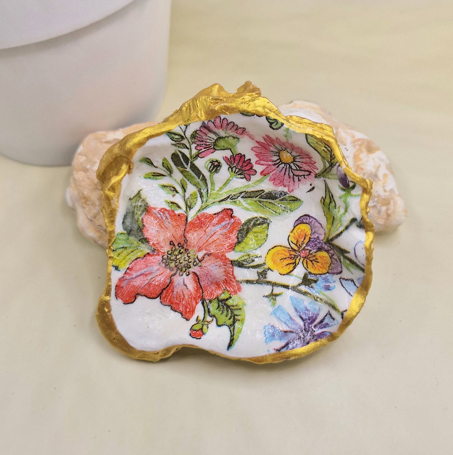 BMO-020  Wild Flower Oyster Shell Trinket Dish