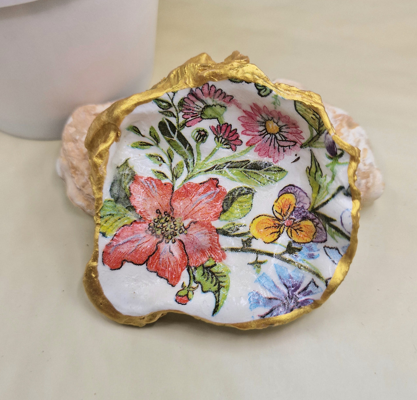 BMO-020  Wild Flower Oyster Shell Trinket Dish