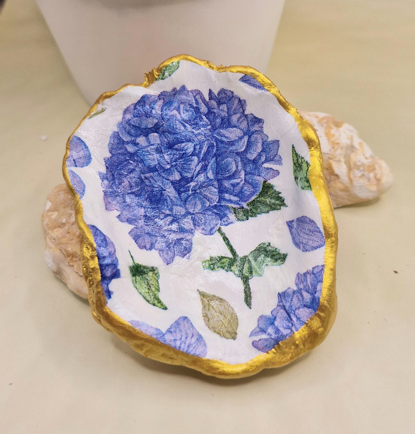 BMO-021  Mauve Hydrangea Flower Oyster Shell Trinket Dish
