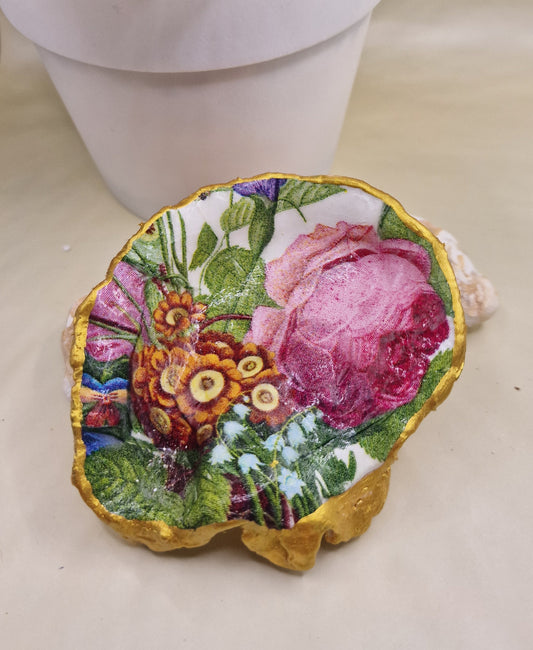 BMO-022  Chatsworth Pink Flower Oyster Shell Trinket Dish